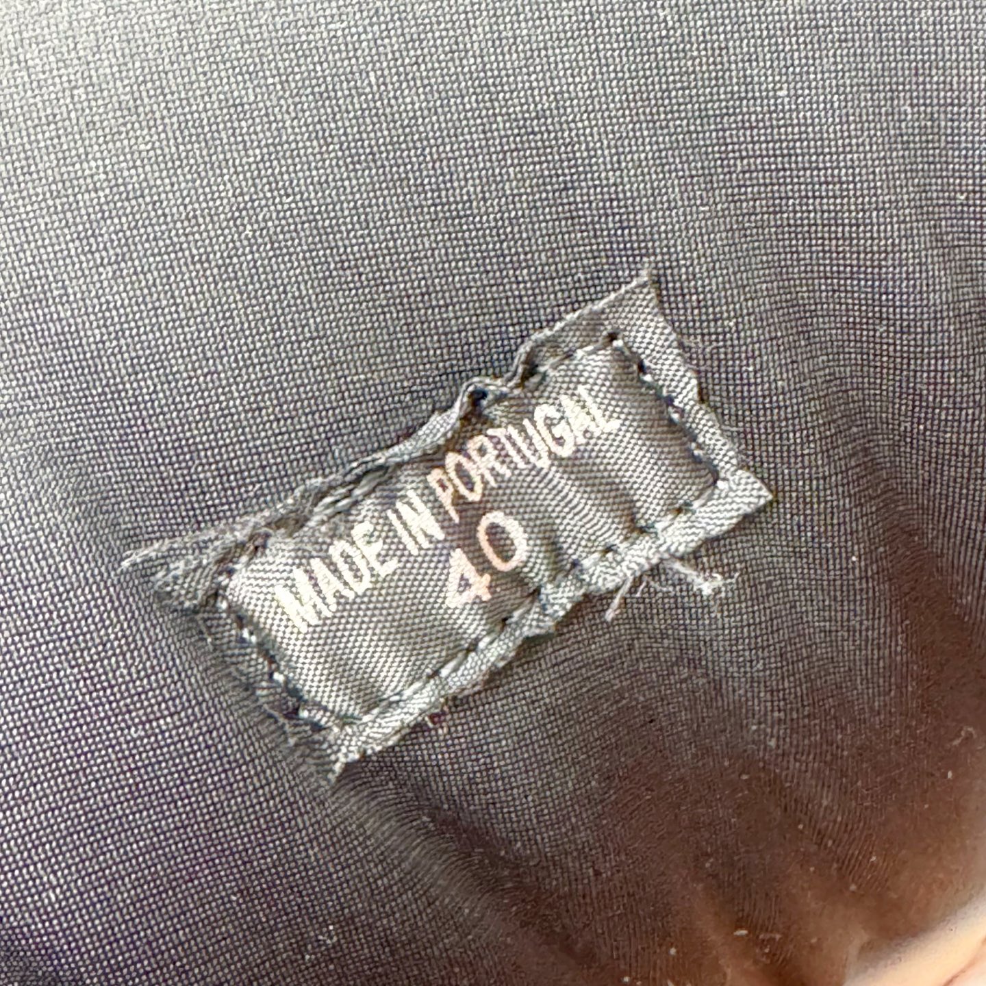 图片[10]-＃GD广顶 Lanvin Leather Curb Sneakers 浪凡三代走秀款潮流面包鞋 Leather是一款灵感源自90年代的运动鞋 设计自信 尺寸夸张 这款鞋由纳帕小牛皮、翻毛皮和网眼布制成 圆润的外形、加垫的鞋舌和弯曲的金属孔眼使这款精心打造的鞋格外舒适 官网一出热度火爆整个全球 各大网红也疯狂上脚 原版一比一开模重工艺制作 全鞋身采用东莞代工厂进口牛皮/环保牛反绒 进口电脑针车 数控针距精准无差 鞋头面冲孔整齐利落 金钢网织物 随机3D电喷泼墨 原磨具私模双色TPU大底 内里柔软透气太空棉面料 原版一致定制鞋带 全套原版一致包装 尺码：35 36 37 38 39 40 41 42 43 44 45 46-选品中心