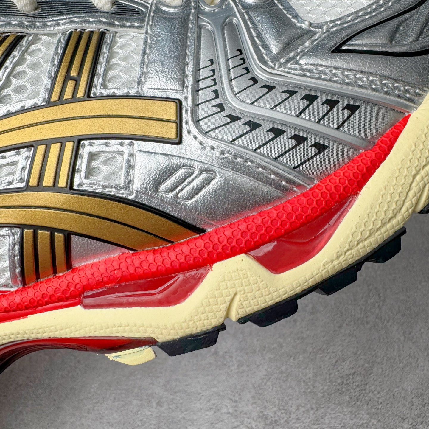 图片[18]-＃ZC总裁 Asics Gel-Kayano K14 亚瑟士系列复古舒适织物合成革减震防滑耐磨低帮休闲跑步鞋 市场顶级版本 原装纸板楦头开发 独家私模五层组合大底 原厂定制缓震硅胶加持 原盒原配 官方四联吊牌 一比一同步原鞋工艺和用料 鞋面原厂“三明治”多层网布 区别其他同价版本 鞋垫采用原厂OrthoLite欧索莱材质 非普通海玻璃鞋垫 后跟一样采用了GEL缓震胶 整体系列设计非常的科技感 锻炼跑步的同时让你一样时尚百搭 尺码：36 37 37.5 38 39 39.5 40 40.5 41.5 42 42.5 43.5 44 44.5 45 46-选品中心