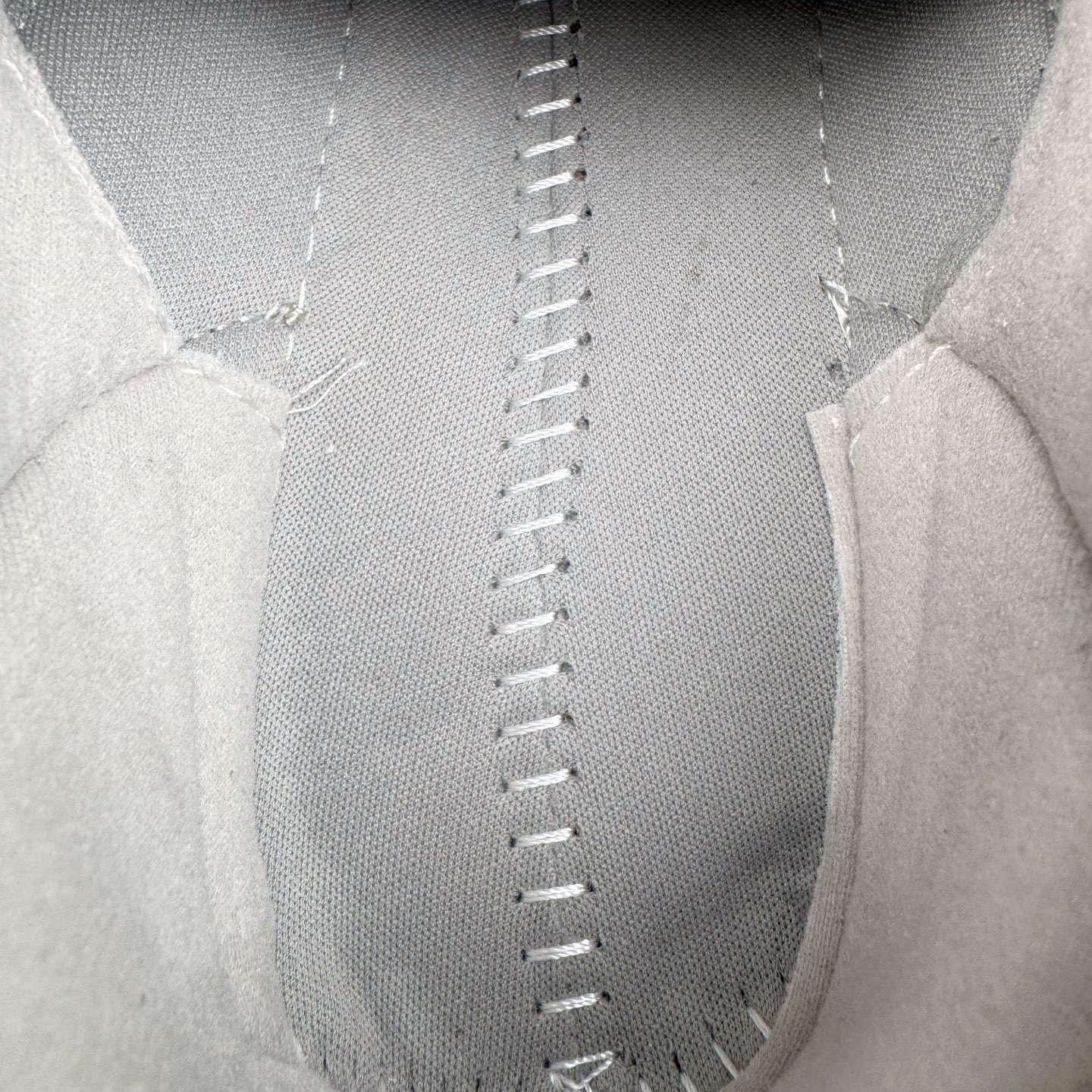 图片[10]-＃K版纯原 New Balance 新百伦NB991总统复古慢跑鞋 鞋身以网眼鞋面结合同色系优质麂皮革构成，鞋舌处点缀 New Balance Made In USA 同色系刺绣标识，彰显鞋款身份。鞋侧点缀银色 \\\”991\\\” 字样，丰富鞋身设计的同时，构建时尚外观。鞋款搭载 ABZORB 缓震系统，通过缓冲和抗压性的结合来吸收冲击力，舒适功能升级。同时搭配泛黄做旧中底，打造丰富层次感，缔造出色复古韵味。尺码：36 37 37.5 38 38.5 39 40 40.5 41.5 42 42.5 43 44 44.5 45-选品中心