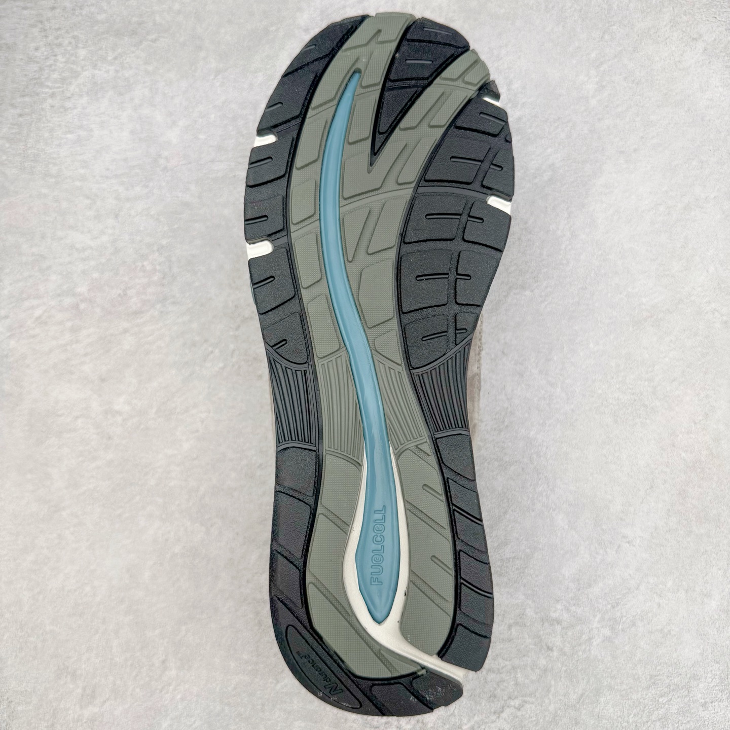 图片[9]-＃K版纯原 New Balance 新百伦NB991总统复古慢跑鞋 鞋身以网眼鞋面结合同色系优质麂皮革构成，鞋舌处点缀 New Balance Made In USA 同色系刺绣标识，彰显鞋款身份。鞋侧点缀银色 \\\”991\\\” 字样，丰富鞋身设计的同时，构建时尚外观。鞋款搭载 ABZORB 缓震系统，通过缓冲和抗压性的结合来吸收冲击力，舒适功能升级。同时搭配泛黄做旧中底，打造丰富层次感，缔造出色复古韵味。尺码：36 37 37.5 38 38.5 39 40 40.5 41.5 42 42.5 43 44 44.5 45-选品中心