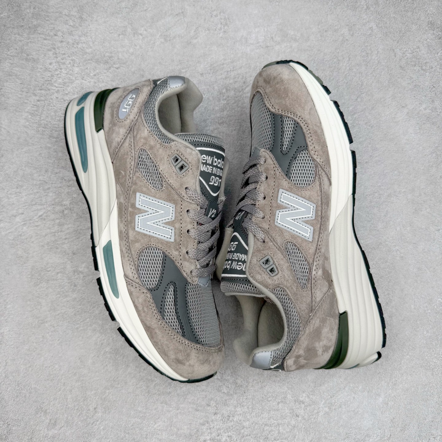 图片[3]-＃K版纯原 New Balance 新百伦NB991总统复古慢跑鞋 鞋身以网眼鞋面结合同色系优质麂皮革构成，鞋舌处点缀 New Balance Made In USA 同色系刺绣标识，彰显鞋款身份。鞋侧点缀银色 \\\”991\\\” 字样，丰富鞋身设计的同时，构建时尚外观。鞋款搭载 ABZORB 缓震系统，通过缓冲和抗压性的结合来吸收冲击力，舒适功能升级。同时搭配泛黄做旧中底，打造丰富层次感，缔造出色复古韵味。尺码：36 37 37.5 38 38.5 39 40 40.5 41.5 42 42.5 43 44 44.5 45-选品中心