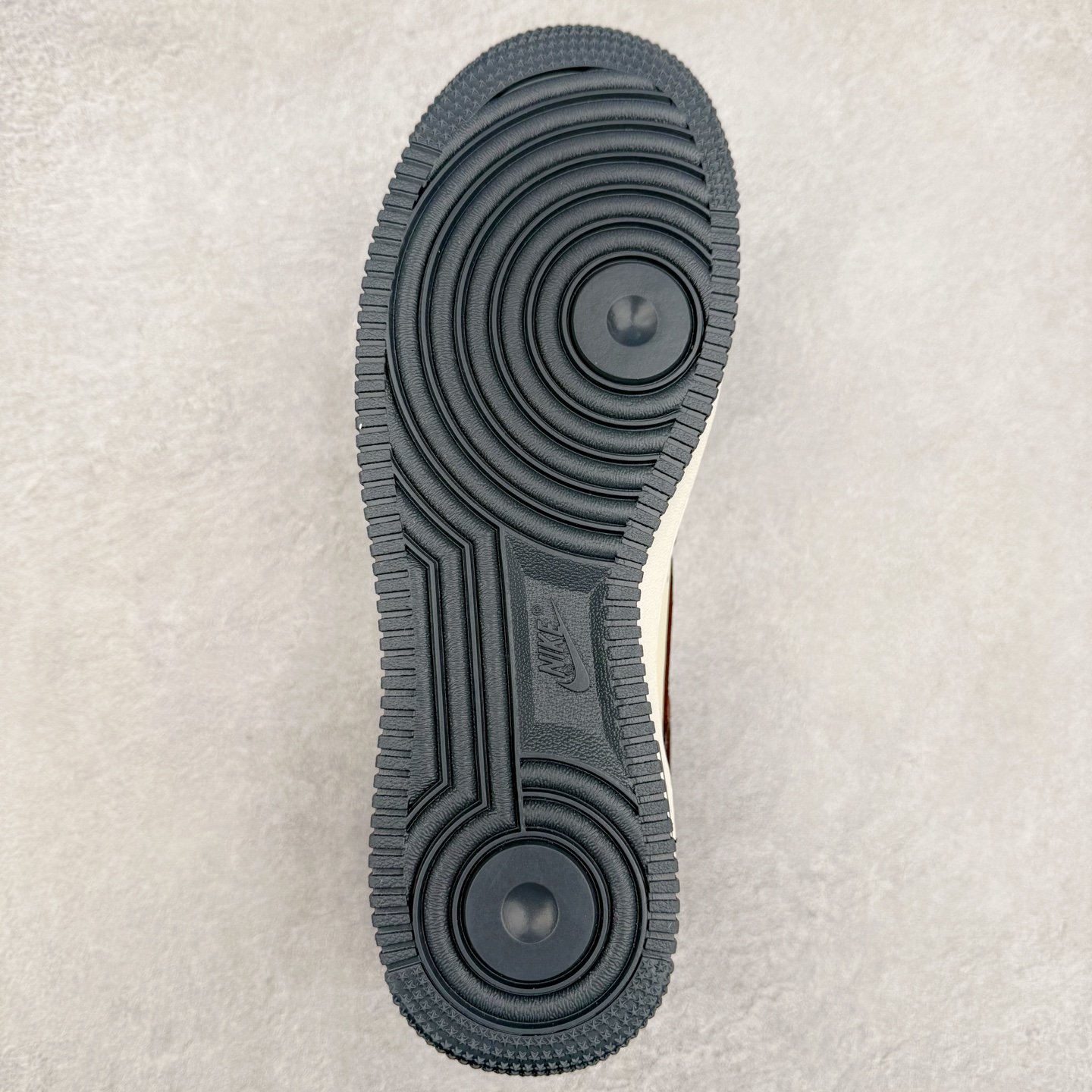 图片[9]-NK Air Force 1´07 Low 空军一号低帮百搭休闲运动板鞋 XX3168-201 柔软、弹性十足的缓震性能和出色的中底设计 横跨复古与现代的外型结合 造就出风靡全球 三十多年的Force 1 直到今天还深受青睐 实拍调校N版已经零色差零失真 百分百还原实物色彩所见即所得 不存在货不对板色差等低级问题 选购参考实物拍摄 不混卖不参货 只用心做好货严格选品 承诺混一赔十 尺码：36 36.5 37.5 38 38.5 39 40 40.5 41 42 42.5 43 44 44.5 45-选品中心