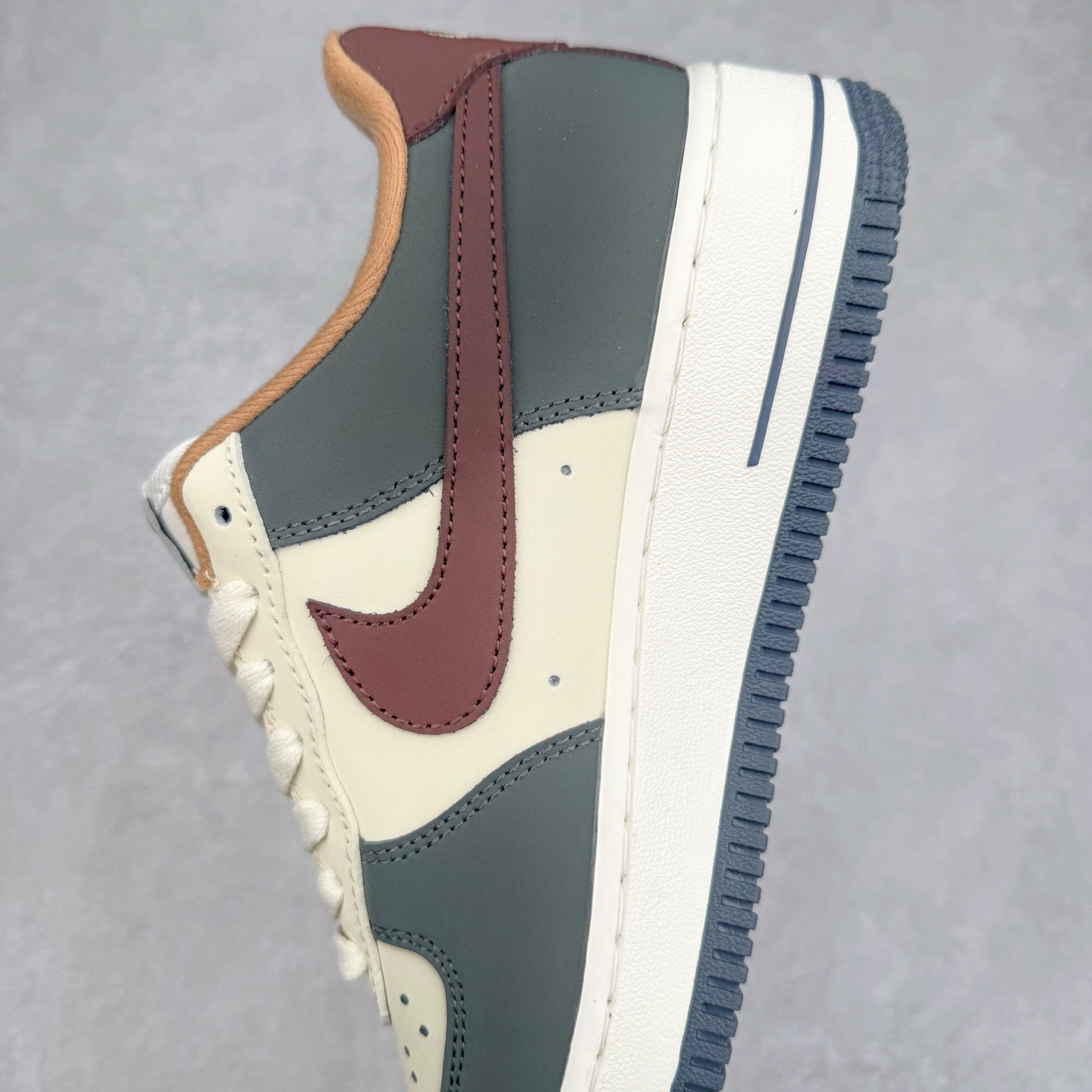 图片[7]-NK Air Force 1´07 Low 空军一号低帮百搭休闲运动板鞋 XX3168-201 柔软、弹性十足的缓震性能和出色的中底设计 横跨复古与现代的外型结合 造就出风靡全球 三十多年的Force 1 直到今天还深受青睐 实拍调校N版已经零色差零失真 百分百还原实物色彩所见即所得 不存在货不对板色差等低级问题 选购参考实物拍摄 不混卖不参货 只用心做好货严格选品 承诺混一赔十 尺码：36 36.5 37.5 38 38.5 39 40 40.5 41 42 42.5 43 44 44.5 45-选品中心