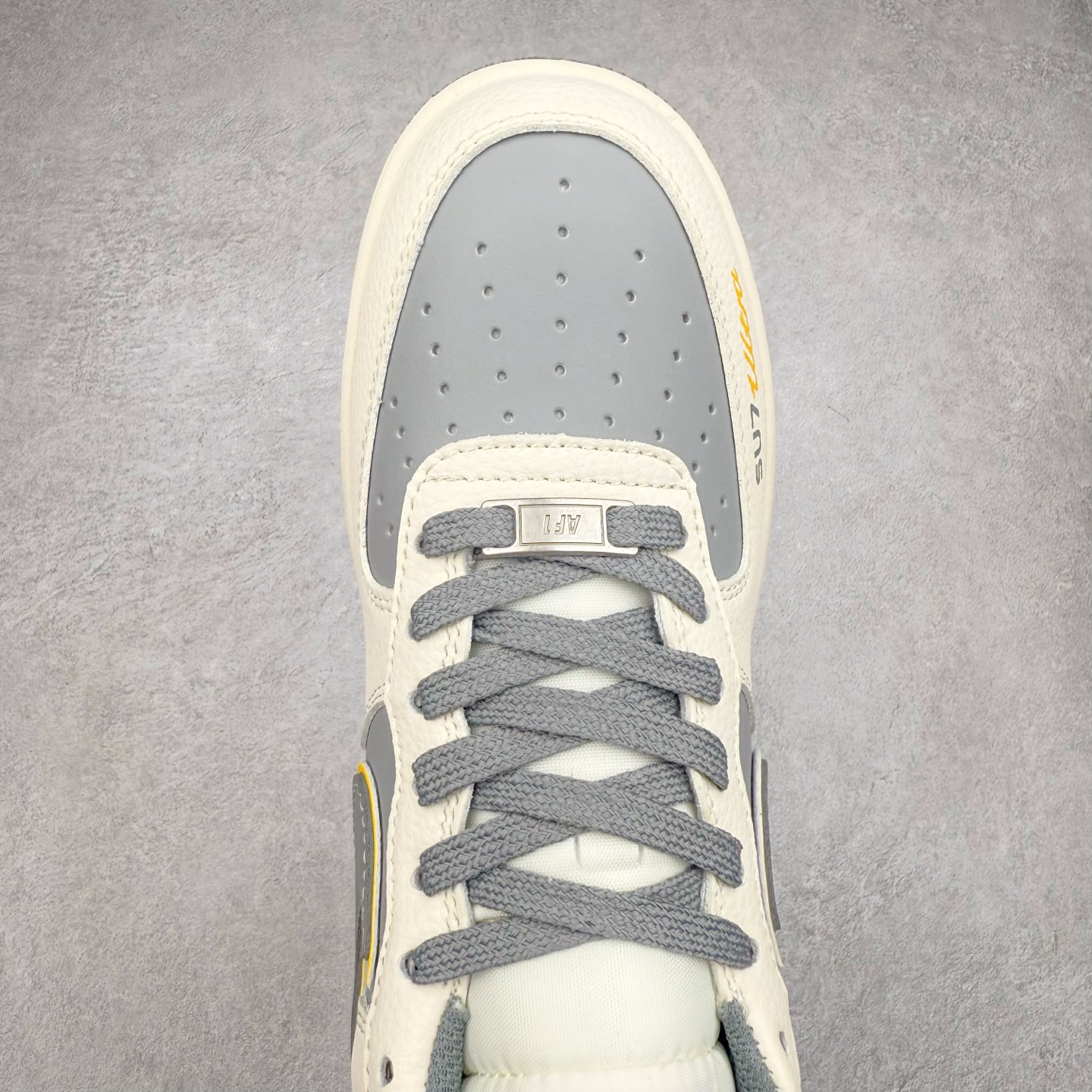 图片[4]-NK Air Force 1´07 Low 空军一号低帮百搭休闲运动板鞋 XX3168-201 柔软、弹性十足的缓震性能和出色的中底设计 横跨复古与现代的外型结合 造就出风靡全球 三十多年的Force 1 直到今天还深受青睐 实拍调校N版已经零色差零失真 百分百还原实物色彩所见即所得 不存在货不对板色差等低级问题 选购参考实物拍摄 不混卖不参货 只用心做好货严格选品 承诺混一赔十 尺码：36 36.5 37.5 38 38.5 39 40 40.5 41 42 42.5 43 44 44.5 45-选品中心