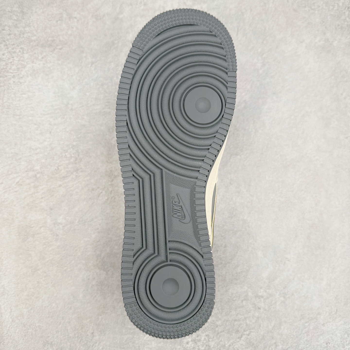 图片[9]-NK Air Force 1´07 Low 空军一号低帮百搭休闲运动板鞋 XX3168-201 柔软、弹性十足的缓震性能和出色的中底设计 横跨复古与现代的外型结合 造就出风靡全球 三十多年的Force 1 直到今天还深受青睐 实拍调校N版已经零色差零失真 百分百还原实物色彩所见即所得 不存在货不对板色差等低级问题 选购参考实物拍摄 不混卖不参货 只用心做好货严格选品 承诺混一赔十 尺码：36 36.5 37.5 38 38.5 39 40 40.5 41 42 42.5 43 44 44.5 45-选品中心