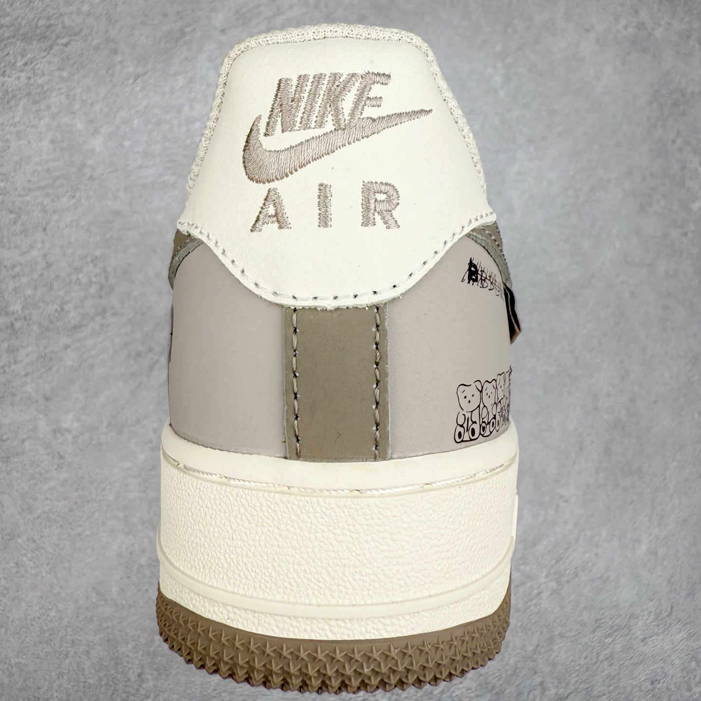 图片[8]-NK Air Force 1´07 Low 空军一号低帮百搭休闲运动板鞋 DB3301-881 柔软、弹性十足的缓震性能和出色的中底设计 横跨复古与现代的外型结合 造就出风靡全球 三十多年的Force 1 直到今天还深受青睐 实拍调校N版已经零色差零失真 百分百还原实物色彩所见即所得 不存在货不对板色差等低级问题 选购参考实物拍摄 不混卖不参货 只用心做好货严格选品 承诺混一赔十 尺码：36 36.5 37.5 38 38.5 39 40 40.5 41 42 42.5 43 44 44.5 45-选品中心