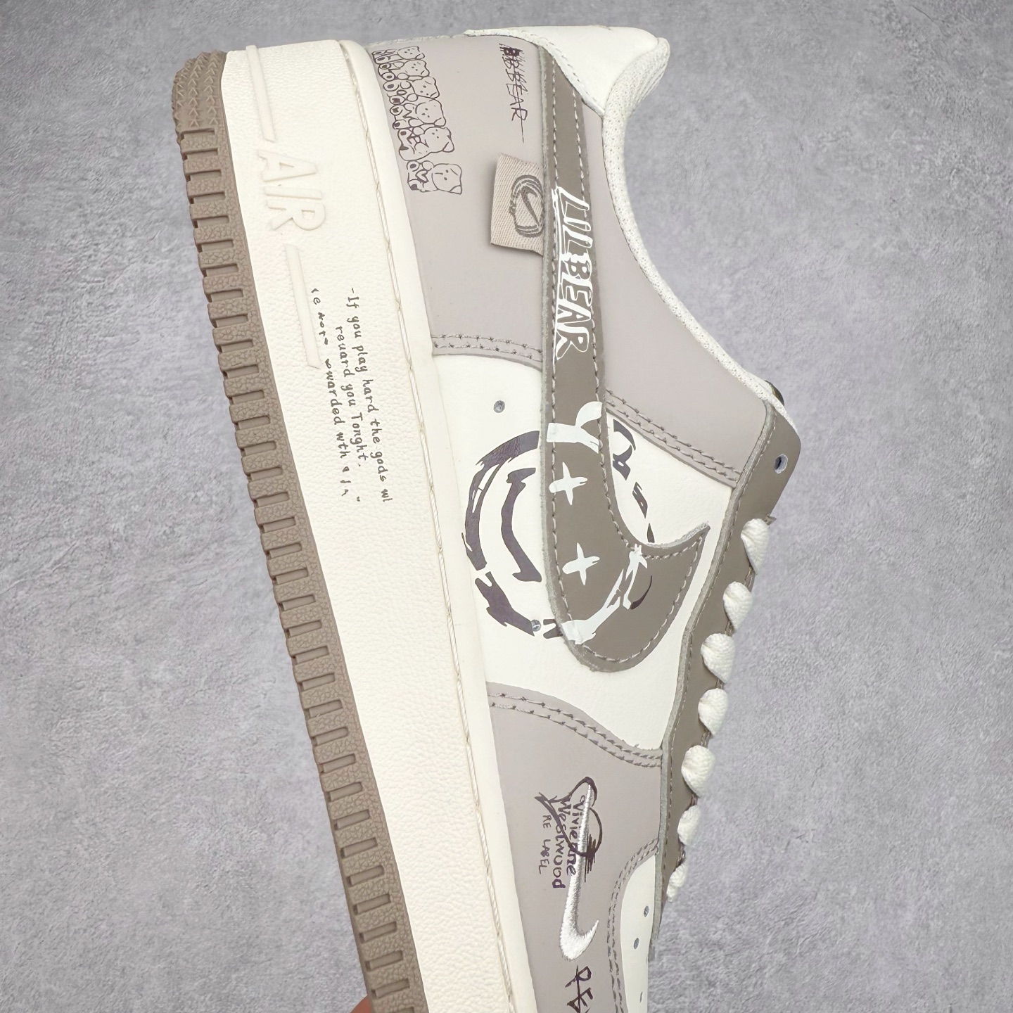 图片[6]-NK Air Force 1´07 Low 空军一号低帮百搭休闲运动板鞋 DB3301-881 柔软、弹性十足的缓震性能和出色的中底设计 横跨复古与现代的外型结合 造就出风靡全球 三十多年的Force 1 直到今天还深受青睐 实拍调校N版已经零色差零失真 百分百还原实物色彩所见即所得 不存在货不对板色差等低级问题 选购参考实物拍摄 不混卖不参货 只用心做好货严格选品 承诺混一赔十 尺码：36 36.5 37.5 38 38.5 39 40 40.5 41 42 42.5 43 44 44.5 45-选品中心