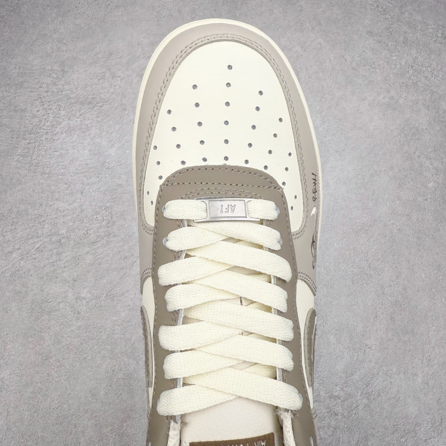 图片[4]-NK Air Force 1´07 Low 空军一号低帮百搭休闲运动板鞋 DB3301-881 柔软、弹性十足的缓震性能和出色的中底设计 横跨复古与现代的外型结合 造就出风靡全球 三十多年的Force 1 直到今天还深受青睐 实拍调校N版已经零色差零失真 百分百还原实物色彩所见即所得 不存在货不对板色差等低级问题 选购参考实物拍摄 不混卖不参货 只用心做好货严格选品 承诺混一赔十 尺码：36 36.5 37.5 38 38.5 39 40 40.5 41 42 42.5 43 44 44.5 45-选品中心