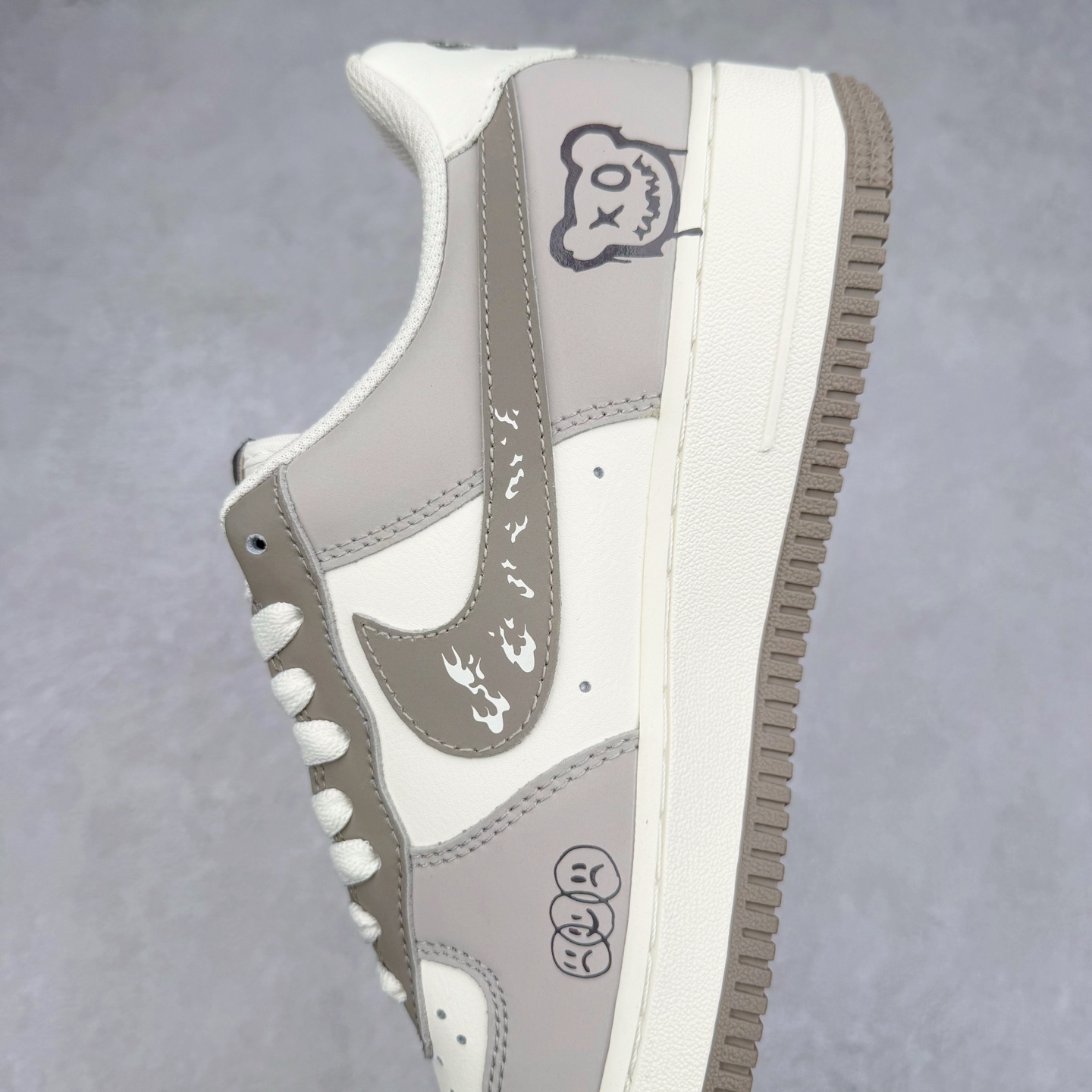 图片[7]-NK Air Force 1´07 Low 空军一号低帮百搭休闲运动板鞋 DB3301-881 柔软、弹性十足的缓震性能和出色的中底设计 横跨复古与现代的外型结合 造就出风靡全球 三十多年的Force 1 直到今天还深受青睐 实拍调校N版已经零色差零失真 百分百还原实物色彩所见即所得 不存在货不对板色差等低级问题 选购参考实物拍摄 不混卖不参货 只用心做好货严格选品 承诺混一赔十 尺码：36 36.5 37.5 38 38.5 39 40 40.5 41 42 42.5 43 44 44.5 45-选品中心