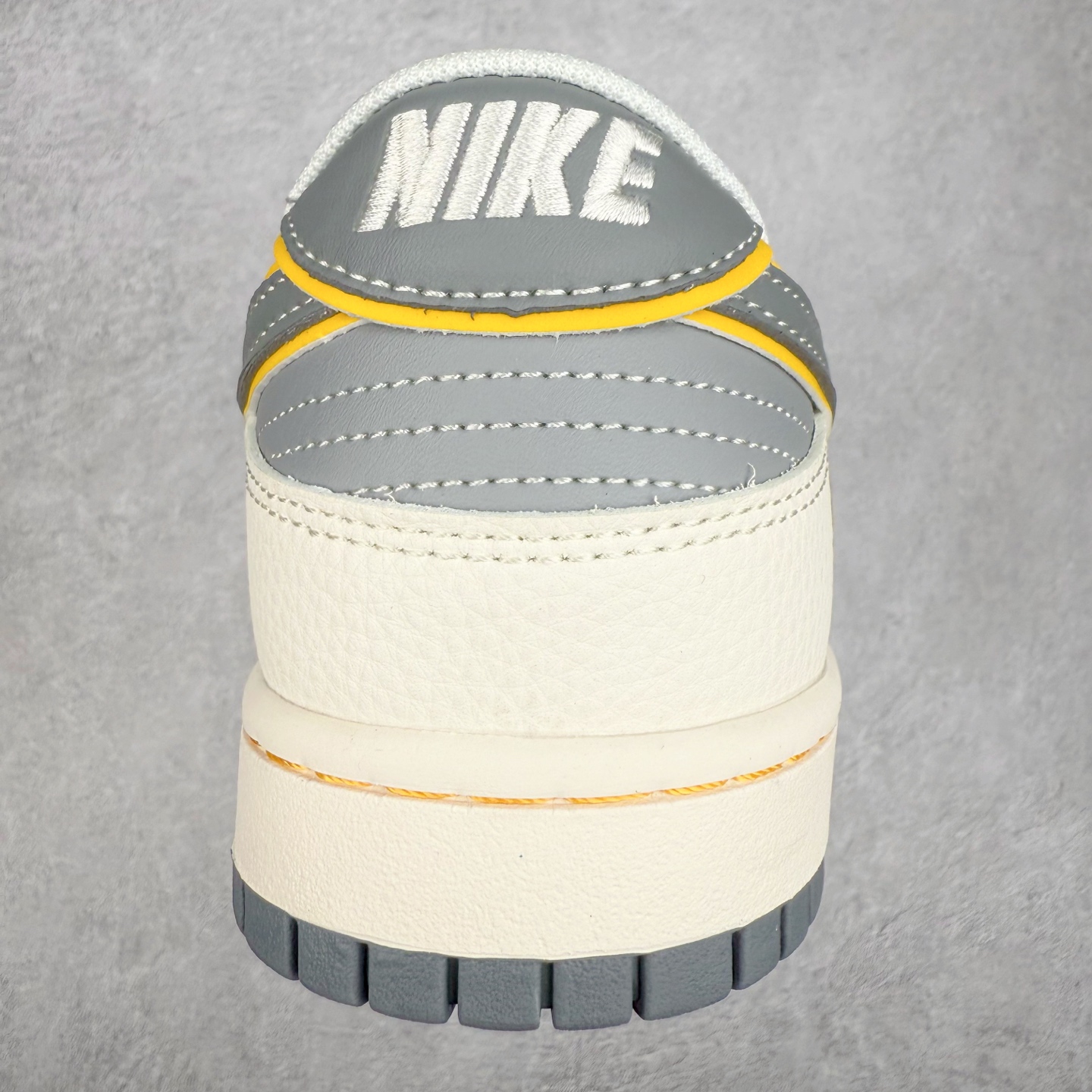 图片[8]-NK Dunk Low 定制配色 XX3168-202 大厂出品 极力推荐 原装头层材料 独家版型蒸餾加工帶來的是更好的视觉和脚感体验大厂纯原品质出货 清洁度 电绣工艺 皮料切割干净无任何毛边 细节完美 实拍调校N版已经零色差零失真 百分百还原实物色彩所见即所得 不存在货不对板色差等低级问题 选购参考实物拍摄 不混卖不参货 只用心做好货严格选品 承诺混一赔十 尺码：36 36.5 37.5 38 38.5 39 40 40.5 41 42 42.5 43 44 44.5 45-选品中心