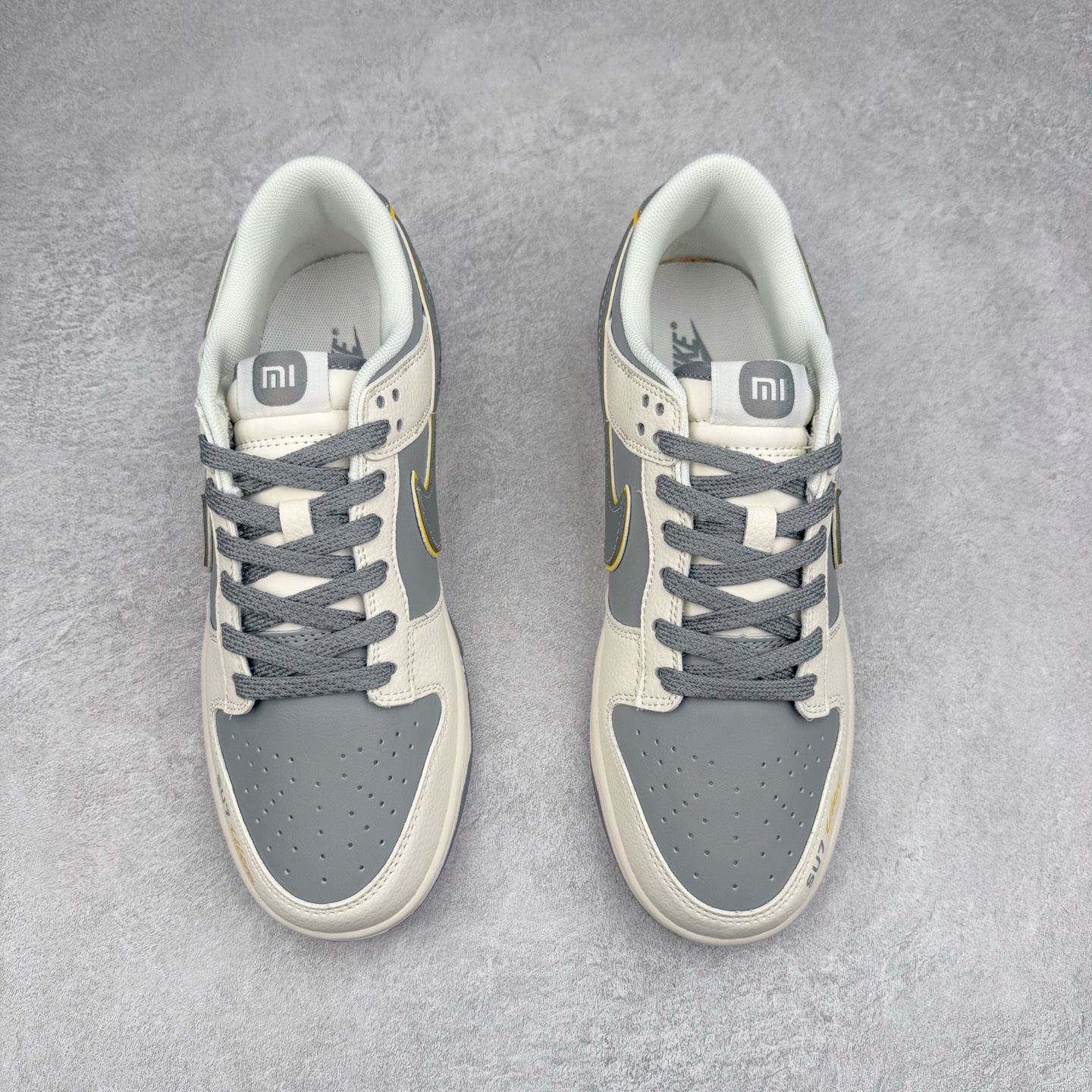 图片[2]-NK Dunk Low 定制配色 XX3168-202 大厂出品 极力推荐 原装头层材料 独家版型蒸餾加工帶來的是更好的视觉和脚感体验大厂纯原品质出货 清洁度 电绣工艺 皮料切割干净无任何毛边 细节完美 实拍调校N版已经零色差零失真 百分百还原实物色彩所见即所得 不存在货不对板色差等低级问题 选购参考实物拍摄 不混卖不参货 只用心做好货严格选品 承诺混一赔十 尺码：36 36.5 37.5 38 38.5 39 40 40.5 41 42 42.5 43 44 44.5 45-选品中心