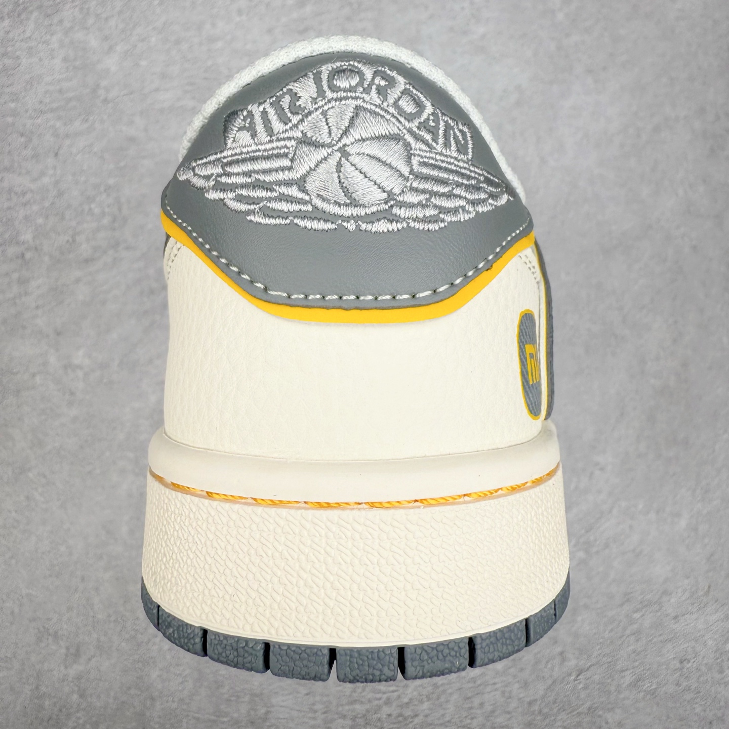 图片[8]-TS x Air Jordan AJ1 Low 倒钩低帮联名定制配色 XX3168-202 原厂内置气垫魔块 A模大底 头层小牛皮 鞋舌AJ原厂专用牛津布+AJ专用反口珍珠布+原厂无杂质高弹内里海棉+特殊封边弹力鞋带 实拍调校N版已经零色差零失真 百分百还原实物色彩所见即所得 不存在货不对板色差等低级问题 选购参考实物拍摄 不混卖不参货 只用心做好货严格选品 承诺混一赔十 尺码：36 36.5 37.5 38 38.5 39 40 40.5 41 42 42.5 43 44 44.5 45-选品中心