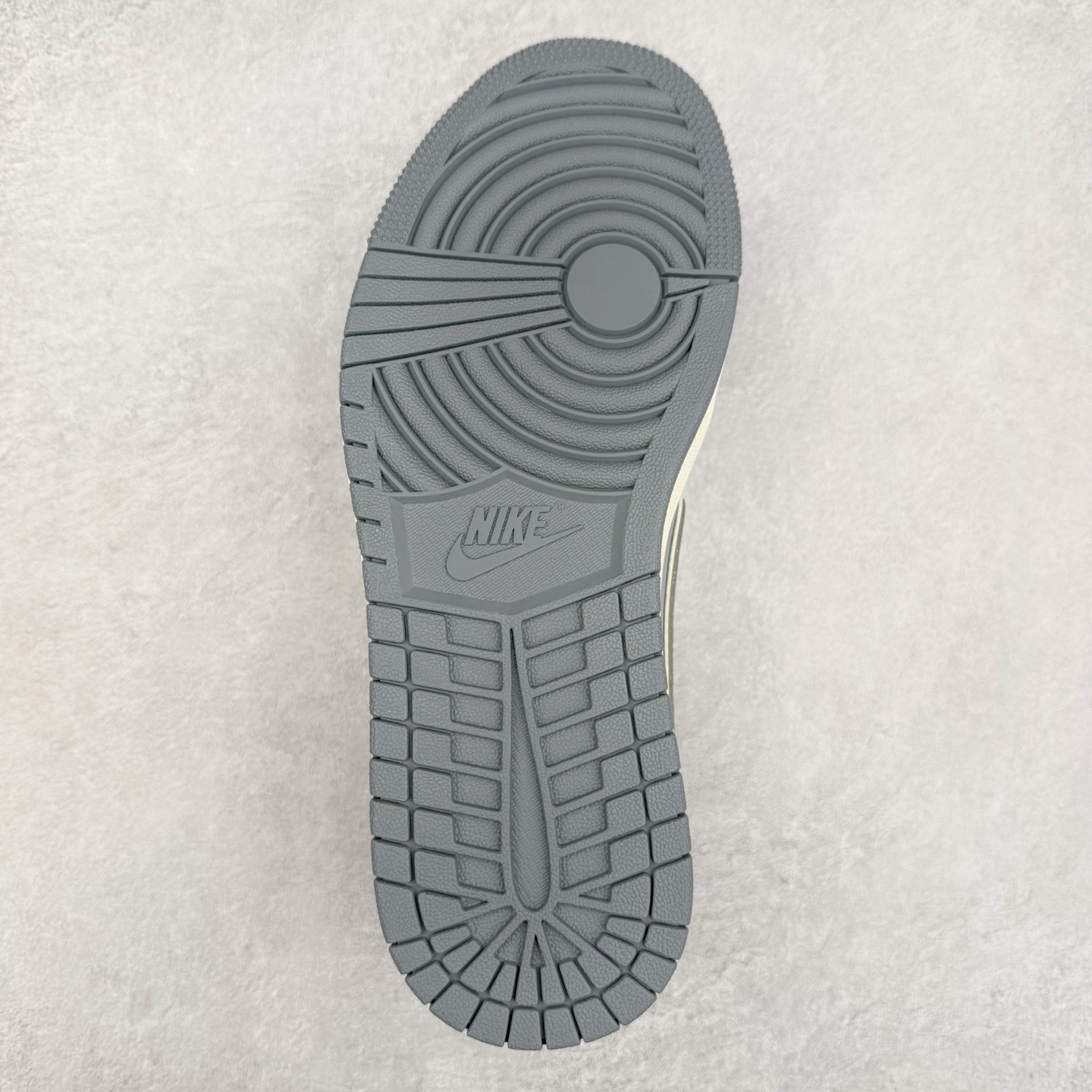 图片[9]-TS x Air Jordan AJ1 Low 倒钩低帮联名定制配色 XX3168-202 原厂内置气垫魔块 A模大底 头层小牛皮 鞋舌AJ原厂专用牛津布+AJ专用反口珍珠布+原厂无杂质高弹内里海棉+特殊封边弹力鞋带 实拍调校N版已经零色差零失真 百分百还原实物色彩所见即所得 不存在货不对板色差等低级问题 选购参考实物拍摄 不混卖不参货 只用心做好货严格选品 承诺混一赔十 尺码：36 36.5 37.5 38 38.5 39 40 40.5 41 42 42.5 43 44 44.5 45-选品中心