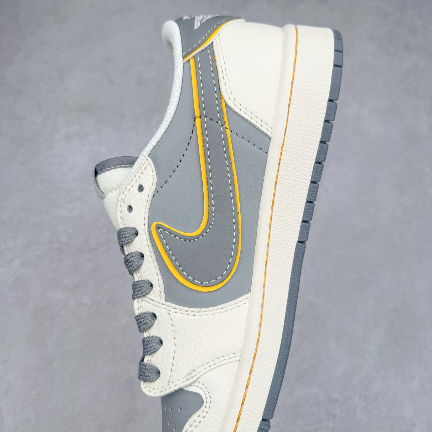 图片[7]-TS x Air Jordan AJ1 Low 倒钩低帮联名定制配色 XX3168-202 原厂内置气垫魔块 A模大底 头层小牛皮 鞋舌AJ原厂专用牛津布+AJ专用反口珍珠布+原厂无杂质高弹内里海棉+特殊封边弹力鞋带 实拍调校N版已经零色差零失真 百分百还原实物色彩所见即所得 不存在货不对板色差等低级问题 选购参考实物拍摄 不混卖不参货 只用心做好货严格选品 承诺混一赔十 尺码：36 36.5 37.5 38 38.5 39 40 40.5 41 42 42.5 43 44 44.5 45-选品中心