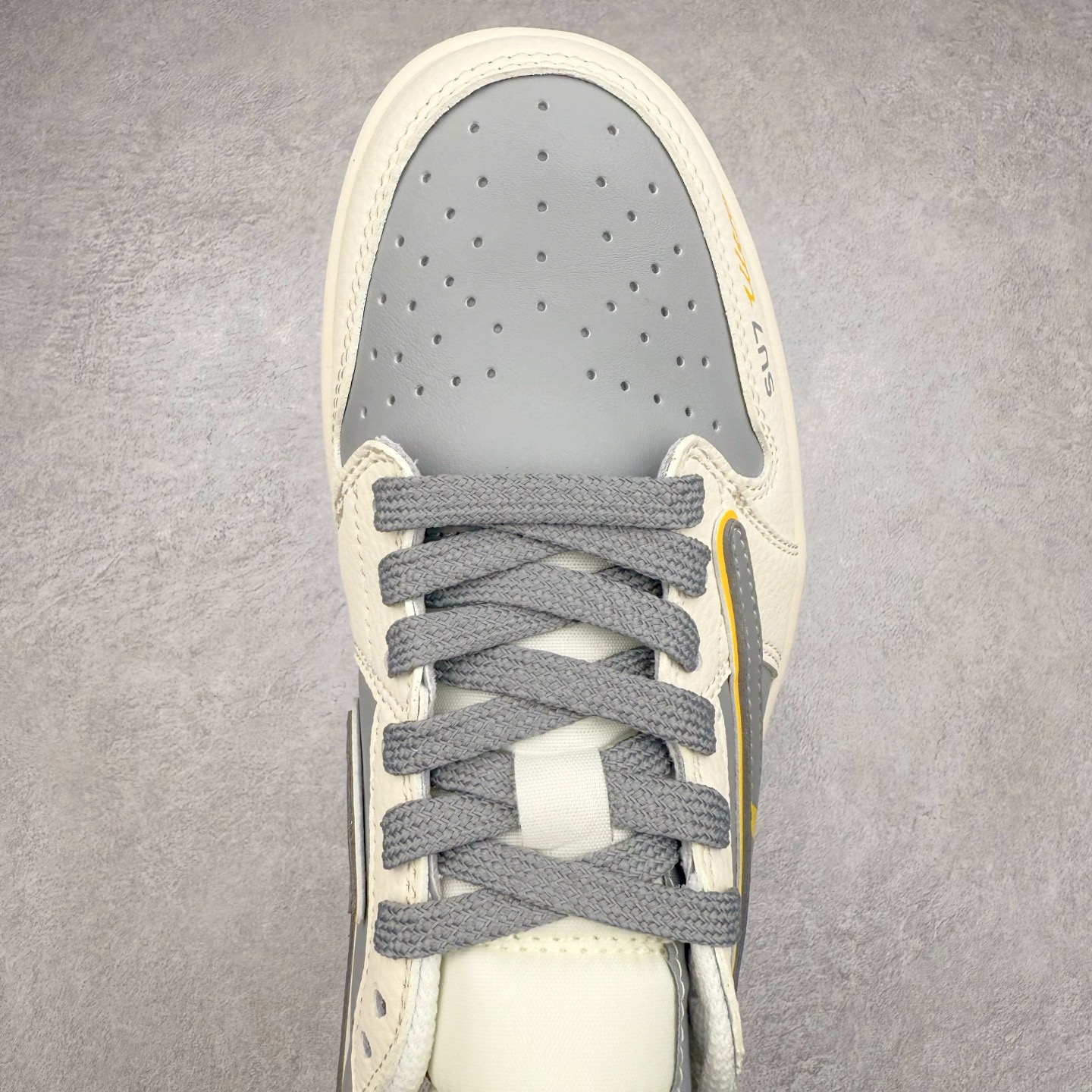 图片[4]-TS x Air Jordan AJ1 Low 倒钩低帮联名定制配色 XX3168-202 原厂内置气垫魔块 A模大底 头层小牛皮 鞋舌AJ原厂专用牛津布+AJ专用反口珍珠布+原厂无杂质高弹内里海棉+特殊封边弹力鞋带 实拍调校N版已经零色差零失真 百分百还原实物色彩所见即所得 不存在货不对板色差等低级问题 选购参考实物拍摄 不混卖不参货 只用心做好货严格选品 承诺混一赔十 尺码：36 36.5 37.5 38 38.5 39 40 40.5 41 42 42.5 43 44 44.5 45-选品中心