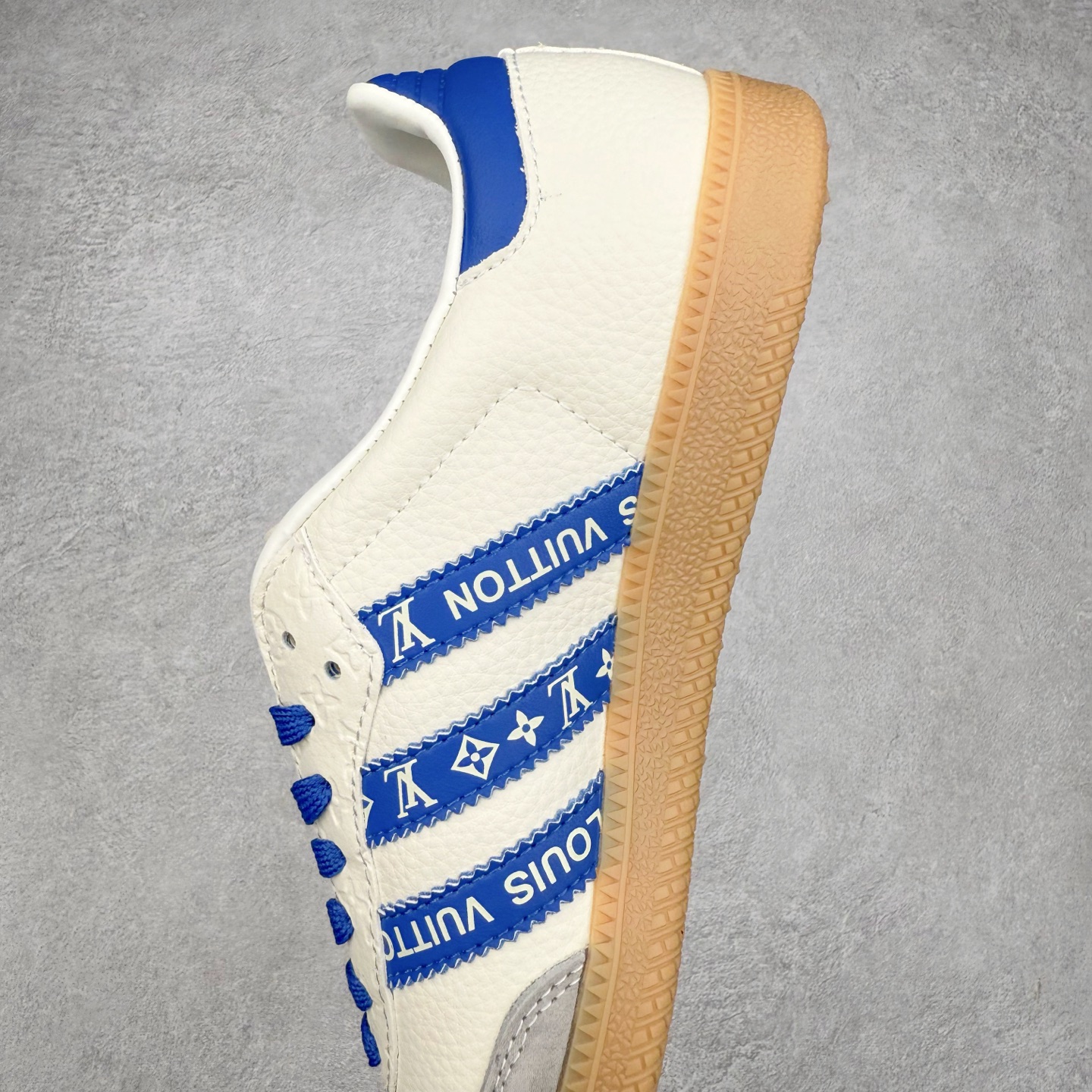 图片[7]-＃C2 AD Original Samba OG 复古经典轻便板鞋 定制配色 XR0005 这款桑巴鞋展示了高质量的工艺 带有装饰的超锁缝制和无缝的手感 柔软、柔软的皮革造型和标志性的3条纹完成了精致的外观 正规合身鞋带 鞋面上有绒面鞋垫 橡胶鞋底 享受正畸套筒软感 自50年代首次亮相以来就一直在赢得粉丝的青睐 尺码：36 36.5 37.5 38 38.5 39 40 40.5 41 42 42.5 43 44 44.5 45-选品中心