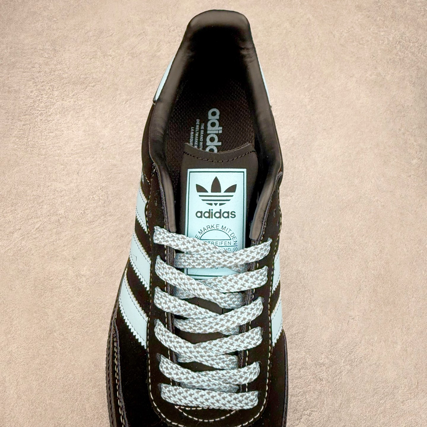 图片[5]-＃C2 AD Original Samba OG 复古经典轻便板鞋 定制配色 XR0003 这款桑巴鞋展示了高质量的工艺 带有装饰的超锁缝制和无缝的手感 柔软、柔软的皮革造型和标志性的3条纹完成了精致的外观 正规合身鞋带 鞋面上有绒面鞋垫 橡胶鞋底 享受正畸套筒软感 自50年代首次亮相以来就一直在赢得粉丝的青睐 尺码：36 36.5 37.5 38 38.5 39 40 40.5 41 42 42.5 43 44 44.5 45-选品中心