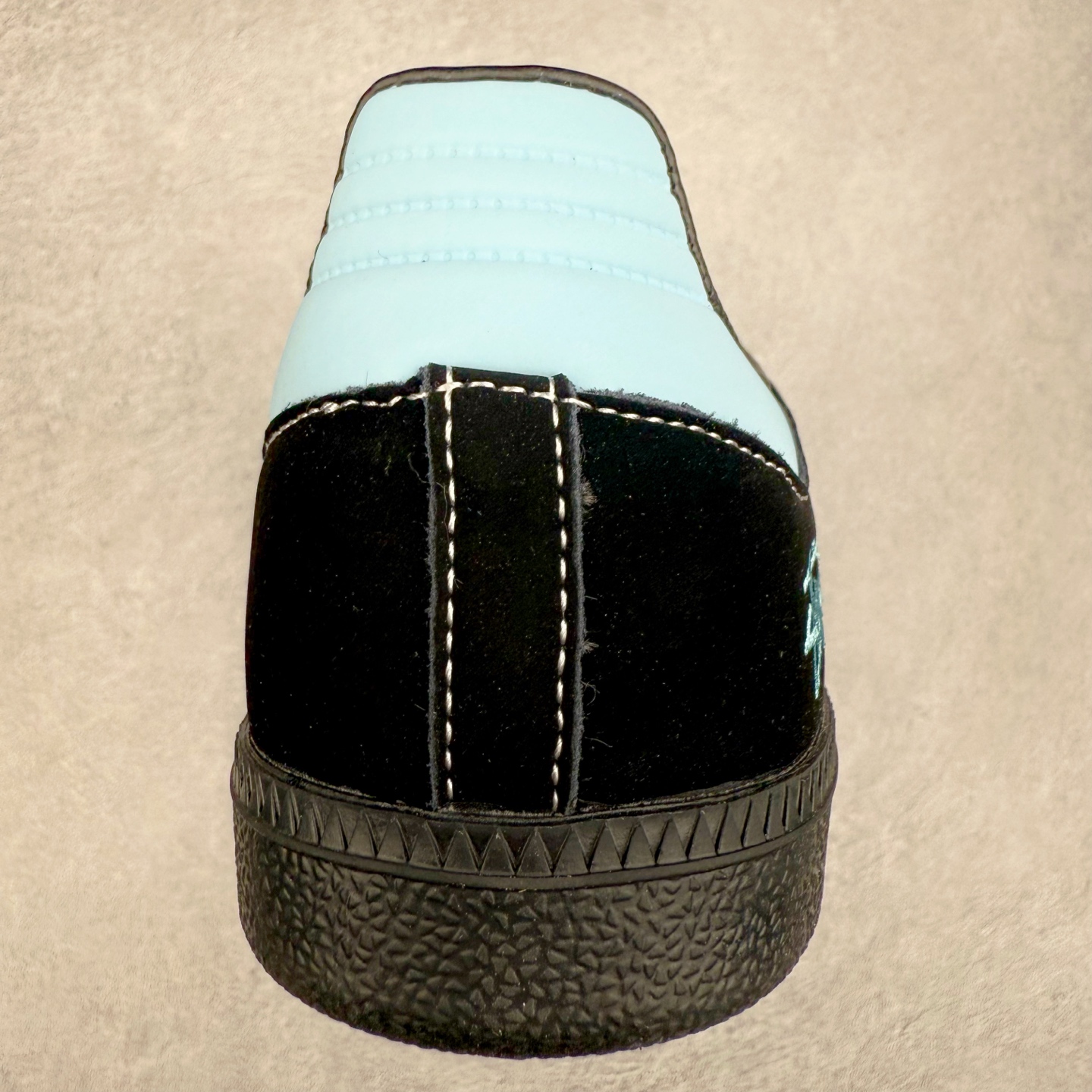 图片[8]-＃C2 AD Original Samba OG 复古经典轻便板鞋 定制配色 XR0003 这款桑巴鞋展示了高质量的工艺 带有装饰的超锁缝制和无缝的手感 柔软、柔软的皮革造型和标志性的3条纹完成了精致的外观 正规合身鞋带 鞋面上有绒面鞋垫 橡胶鞋底 享受正畸套筒软感 自50年代首次亮相以来就一直在赢得粉丝的青睐 尺码：36 36.5 37.5 38 38.5 39 40 40.5 41 42 42.5 43 44 44.5 45-选品中心