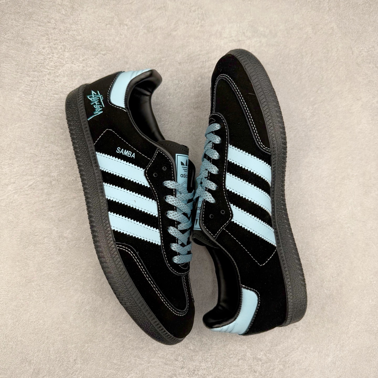 图片[3]-＃C2 AD Original Samba OG 复古经典轻便板鞋 定制配色 XR0003 这款桑巴鞋展示了高质量的工艺 带有装饰的超锁缝制和无缝的手感 柔软、柔软的皮革造型和标志性的3条纹完成了精致的外观 正规合身鞋带 鞋面上有绒面鞋垫 橡胶鞋底 享受正畸套筒软感 自50年代首次亮相以来就一直在赢得粉丝的青睐 尺码：36 36.5 37.5 38 38.5 39 40 40.5 41 42 42.5 43 44 44.5 45-选品中心