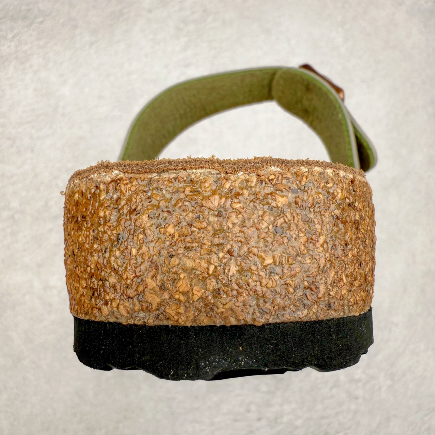 图片[8]-Birkenstock Ramses 系列 勃肯夹趾皮革绒面双扣时尚人字拖拖鞋 牛皮绒面革质地柔软 搭配可调节鞋扣提升穿着舒适度 人体工学设计分散脚部压力 保护脚踝 软木乳胶鞋床具有一定的收缩性 长时间穿着后能贴合脚型 EVA鞋底回弹性和抗张性力高 具有良好的防震、缓冲性 四季皆宜 柔软的鞋床采用额外的泡沫缓冲层 提供额外的舒适感和全天支撑 全网独家首发 源于德国的严谨工艺 牛巴戎面 中层松木 EVA 三层组合大底 优质牛皮面料五金扣 出口订单 尺码：35-44-选品中心