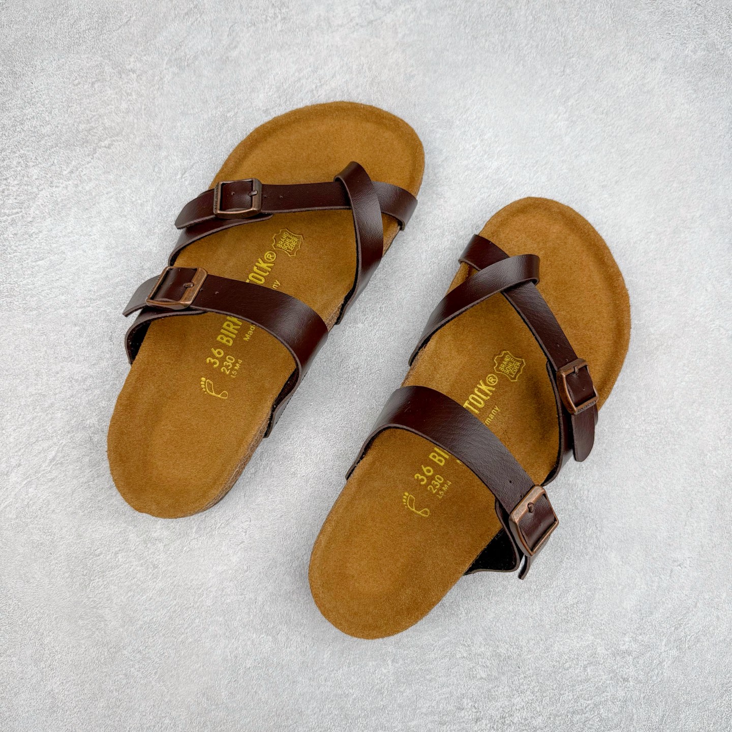 图片[3]-Birkenstock Ramses 系列 勃肯夹趾皮革绒面双扣时尚人字拖拖鞋 牛皮绒面革质地柔软 搭配可调节鞋扣提升穿着舒适度 人体工学设计分散脚部压力 保护脚踝 软木乳胶鞋床具有一定的收缩性 长时间穿着后能贴合脚型 EVA鞋底回弹性和抗张性力高 具有良好的防震、缓冲性 四季皆宜 柔软的鞋床采用额外的泡沫缓冲层 提供额外的舒适感和全天支撑 全网独家首发 源于德国的严谨工艺 牛巴戎面 中层松木 EVA 三层组合大底 优质牛皮面料五金扣 出口订单 尺码：35-44-选品中心