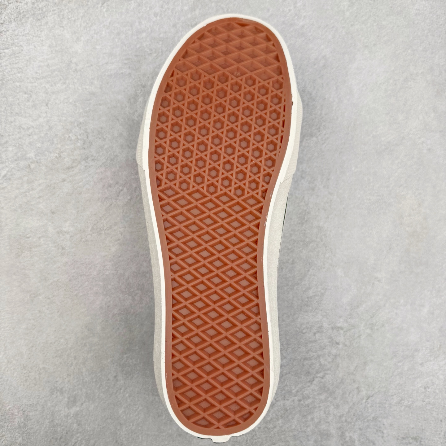 图片[9]-Vans SK8-Low 蓝紫拼接 全新一代 低帮硫化帆布鞋 该鞋款以白色线条勾勒出整体造型效果，蓝紫帆布拼接鞋面打造整体鞋身，以SK8-low鞋身为蓝本，风格极具辨识度，上脚凸显穿搭功力 尺码：35 36 36.5 37 38 38.5 39 40 40.5 41 42 42.5 43 44-选品中心