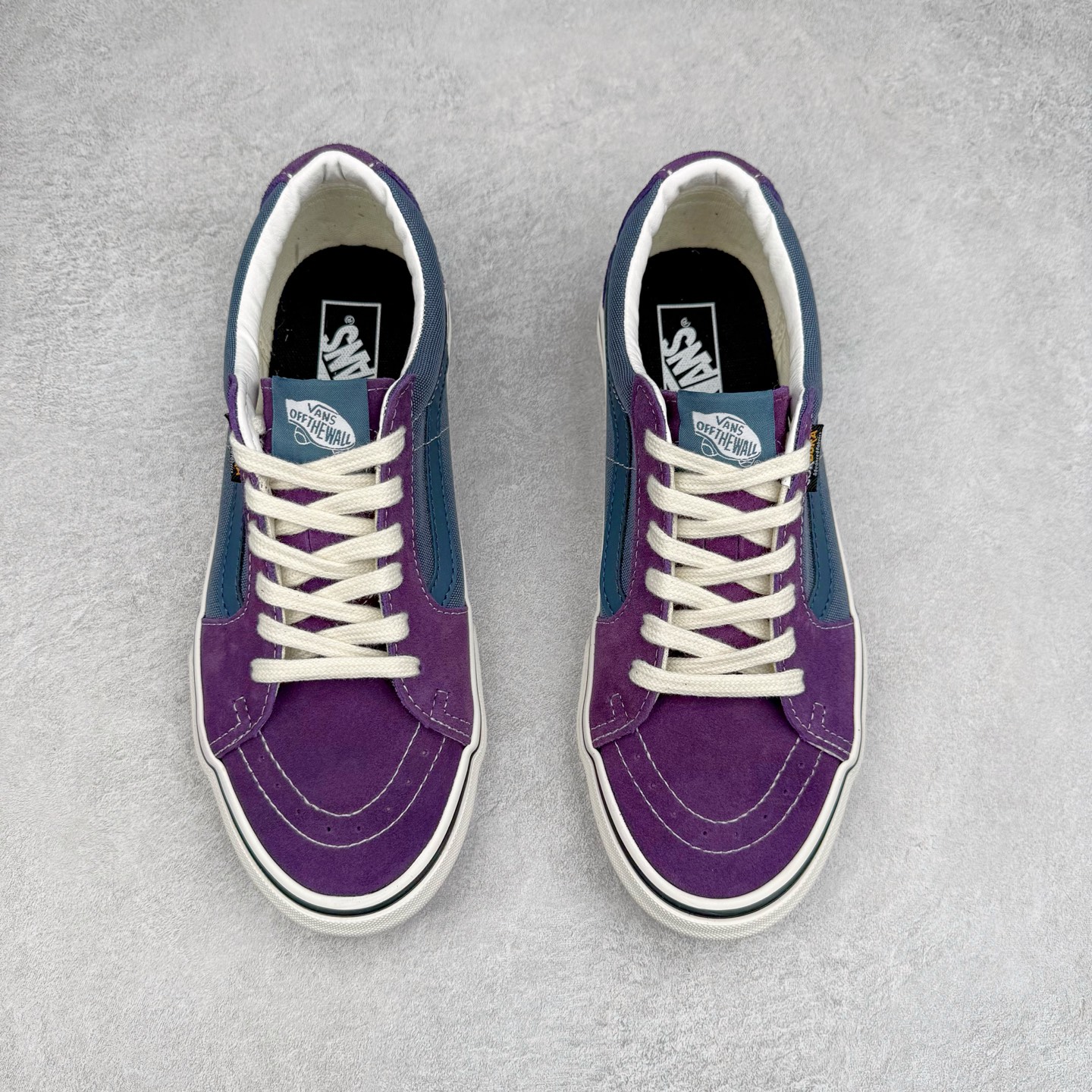 图片[2]-Vans SK8-Low 蓝紫拼接 全新一代 低帮硫化帆布鞋 该鞋款以白色线条勾勒出整体造型效果，蓝紫帆布拼接鞋面打造整体鞋身，以SK8-low鞋身为蓝本，风格极具辨识度，上脚凸显穿搭功力 尺码：35 36 36.5 37 38 38.5 39 40 40.5 41 42 42.5 43 44-选品中心