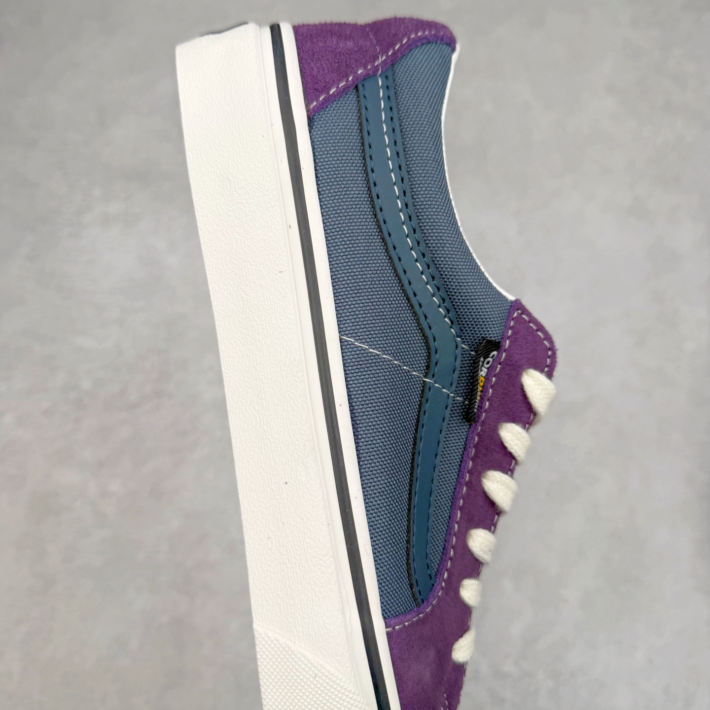 图片[6]-Vans SK8-Low 蓝紫拼接 全新一代 低帮硫化帆布鞋 该鞋款以白色线条勾勒出整体造型效果，蓝紫帆布拼接鞋面打造整体鞋身，以SK8-low鞋身为蓝本，风格极具辨识度，上脚凸显穿搭功力 尺码：35 36 36.5 37 38 38.5 39 40 40.5 41 42 42.5 43 44-选品中心