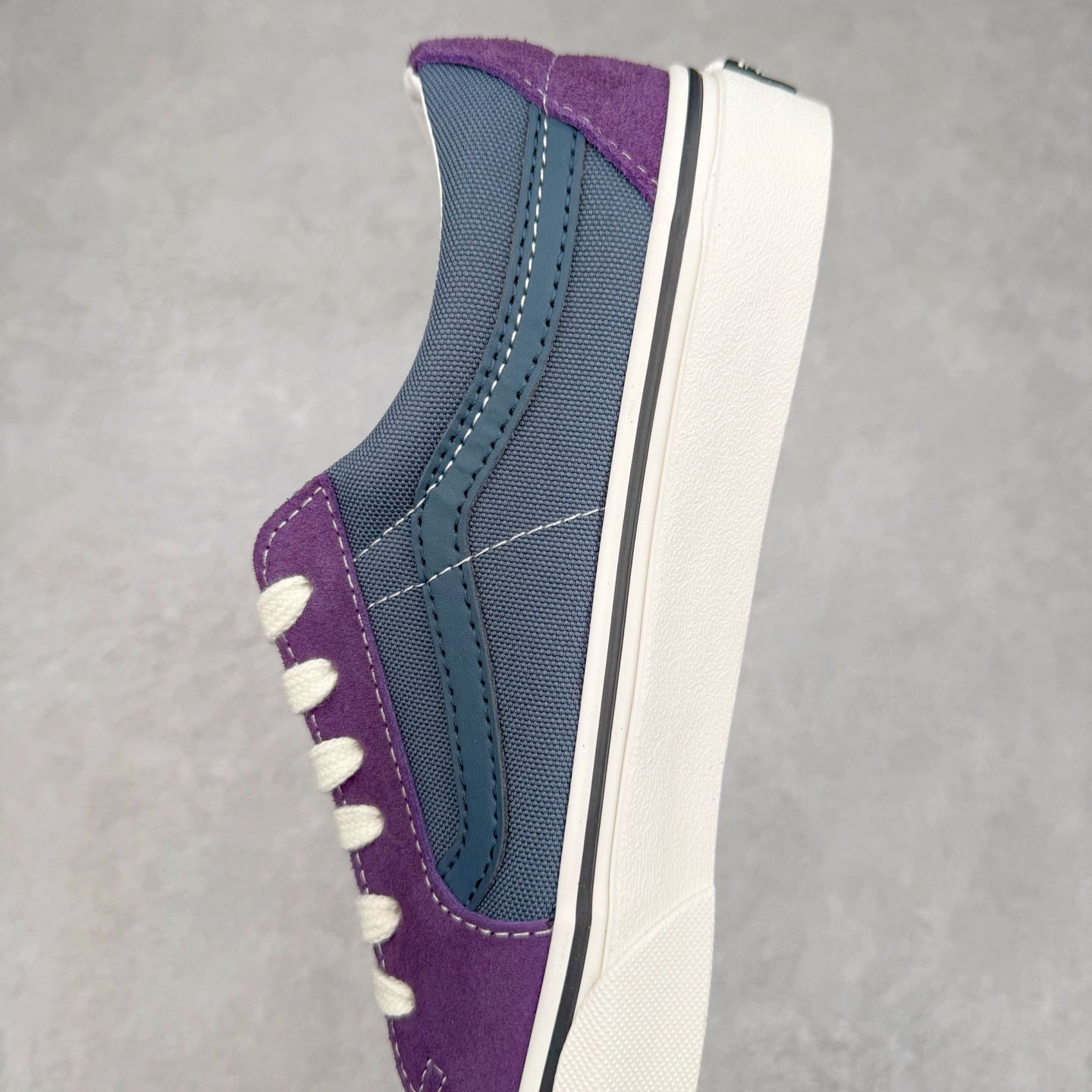 图片[7]-Vans SK8-Low 蓝紫拼接 全新一代 低帮硫化帆布鞋 该鞋款以白色线条勾勒出整体造型效果，蓝紫帆布拼接鞋面打造整体鞋身，以SK8-low鞋身为蓝本，风格极具辨识度，上脚凸显穿搭功力 尺码：35 36 36.5 37 38 38.5 39 40 40.5 41 42 42.5 43 44-选品中心