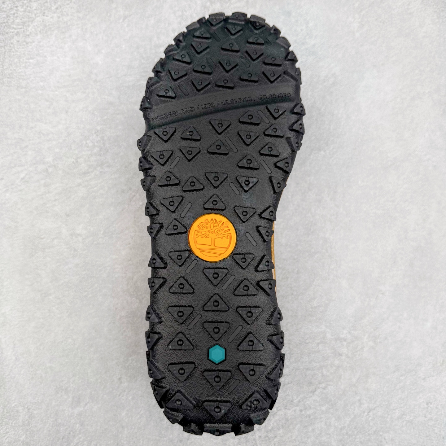 图片[9]-Timberland Greenstride Motion 6 添柏岚防滑耐磨低帮户外功能鞋 简约大方的造型设计，给人以随性休闲的时尚格调，穿着舒适轻便，运动灵活自如，满足日常个性穿搭。Timberland户外品牌最早成立于1918年的美国波士顿，它的成功故事就从第一双防水皮靴Yellow Boots开始。这双具备完全防水机能的靴子瞬间广受好评，他那独创又不失古典的款式，以及大胆使用黄色的崭新风格，吸引了广大消费者的目光。现今仍不改其原有风貌的这双黄靴，就是火遍全球的“大黄靴”。Timberland的高端工艺、实穿耐用等特点让他拥有绝对鞋界地位。尺码：40 41 41.5 42 43 43.5 44 44.5 45 45.5 46-选品中心