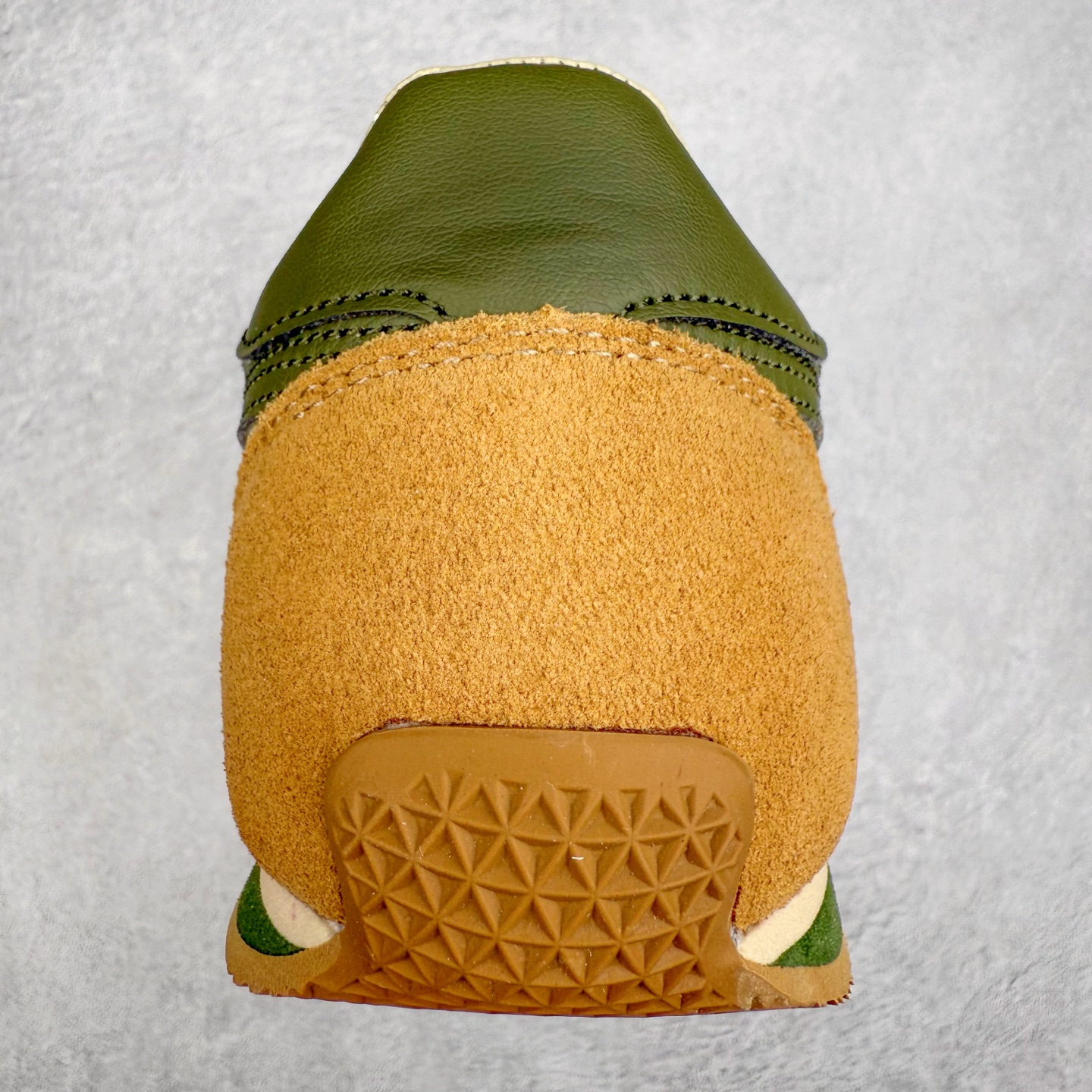 图片[8]-Onitsuka Tiger Runspark 鬼冢虎火星运动系列田径钉复古经典百搭皮革休闲慢跑鞋 鬼塚虎从运动中汲取灵感，并致力于打造融合舒适感受与创新设计的时尚品牌。品牌的设计风格既体现了对传统的致敬，同时也表达了对精致风格和现代创意的推崇。我们提供独具个性的全系列产品，打造从头到脚的整体穿搭。每件产品皆以精湛工艺匠心打造，细节考究，品质出众。尺码：36 37 37.5 38 39 39.5 40.5 41.5 42 42.5 43.5 44 45-选品中心