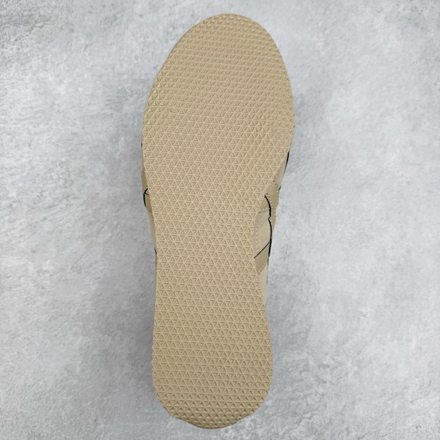 图片[9]-Onitsuka Tiger Runspark 鬼冢虎火星运动系列田径钉复古经典百搭皮革休闲慢跑鞋 鬼塚虎从运动中汲取灵感，并致力于打造融合舒适感受与创新设计的时尚品牌。品牌的设计风格既体现了对传统的致敬，同时也表达了对精致风格和现代创意的推崇。我们提供独具个性的全系列产品，打造从头到脚的整体穿搭。每件产品皆以精湛工艺匠心打造，细节考究，品质出众。尺码：36 37 37.5 38 39 39.5 40.5 41.5 42 42.5 43.5 44 45-选品中心