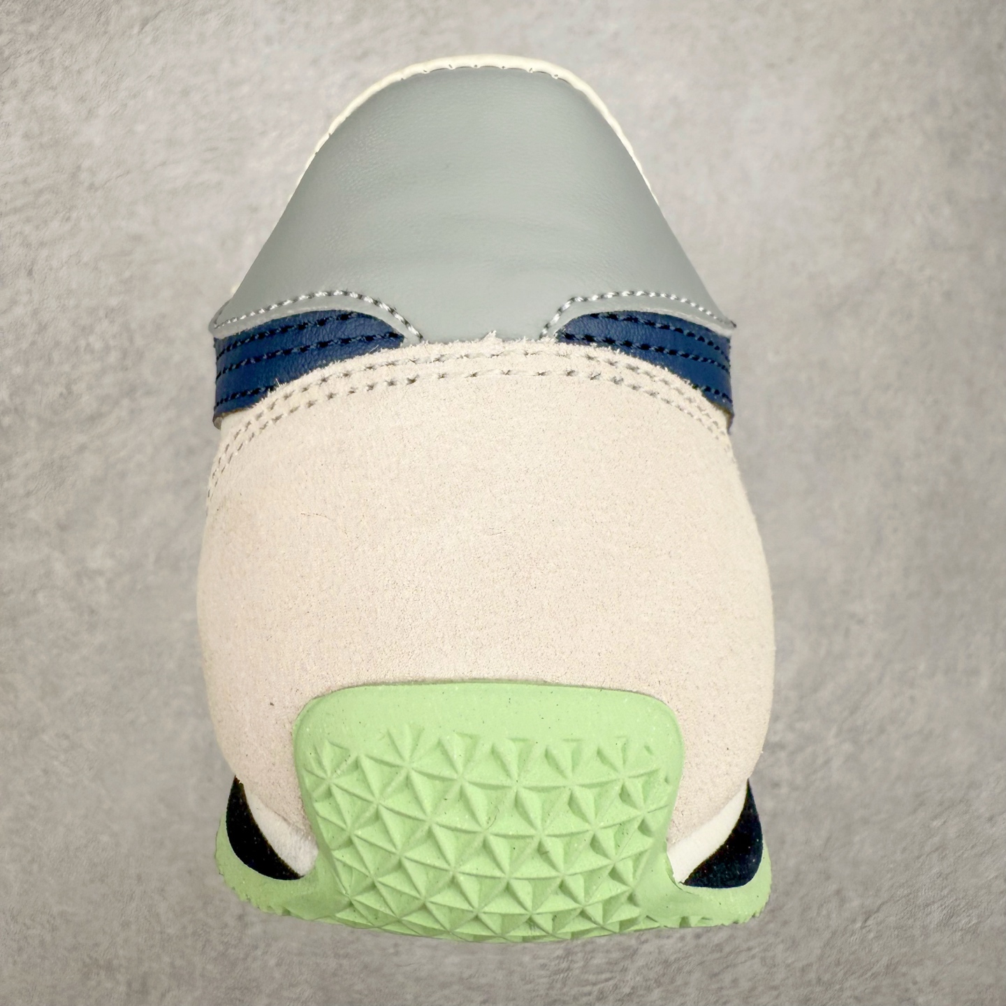 图片[8]-Onitsuka Tiger Runspark 鬼冢虎火星运动系列田径钉复古经典百搭皮革休闲慢跑鞋 鬼塚虎从运动中汲取灵感，并致力于打造融合舒适感受与创新设计的时尚品牌。品牌的设计风格既体现了对传统的致敬，同时也表达了对精致风格和现代创意的推崇。我们提供独具个性的全系列产品，打造从头到脚的整体穿搭。每件产品皆以精湛工艺匠心打造，细节考究，品质出众。尺码：36 37 37.5 38 39 39.5 40.5 41.5 42 42.5 43.5 44 45-选品中心