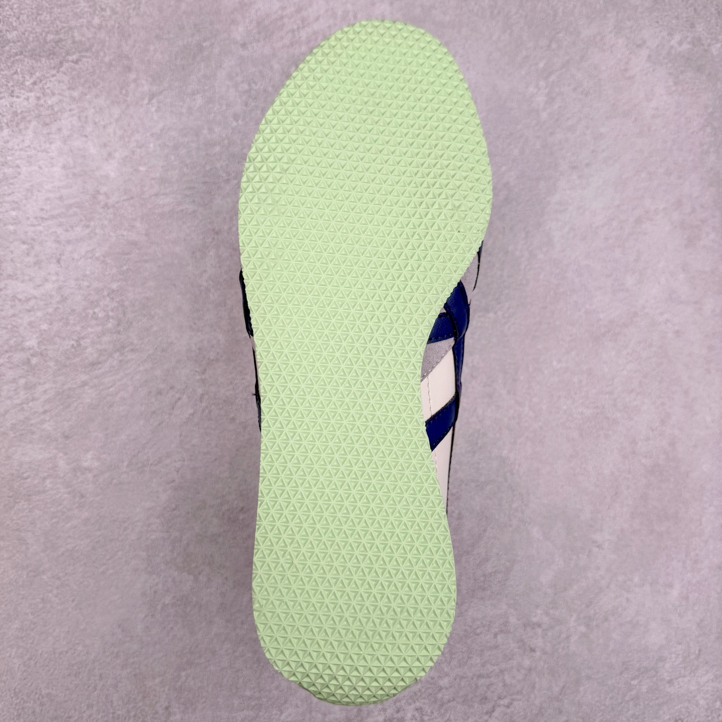 图片[9]-Onitsuka Tiger Runspark 鬼冢虎火星运动系列田径钉复古经典百搭皮革休闲慢跑鞋 鬼塚虎从运动中汲取灵感，并致力于打造融合舒适感受与创新设计的时尚品牌。品牌的设计风格既体现了对传统的致敬，同时也表达了对精致风格和现代创意的推崇。我们提供独具个性的全系列产品，打造从头到脚的整体穿搭。每件产品皆以精湛工艺匠心打造，细节考究，品质出众。尺码：36 37 37.5 38 39 39.5 40.5 41.5 42 42.5 43.5 44 45-选品中心