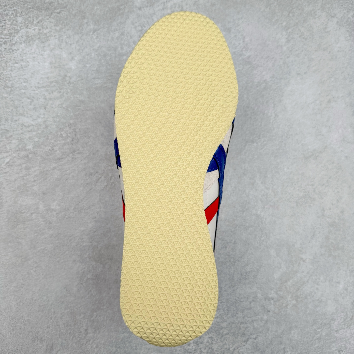 图片[9]-Onitsuka Tiger Runspark 鬼冢虎火星运动系列田径钉复古经典百搭皮革休闲慢跑鞋 鬼塚虎从运动中汲取灵感，并致力于打造融合舒适感受与创新设计的时尚品牌。品牌的设计风格既体现了对传统的致敬，同时也表达了对精致风格和现代创意的推崇。我们提供独具个性的全系列产品，打造从头到脚的整体穿搭。每件产品皆以精湛工艺匠心打造，细节考究，品质出众。尺码：36 37 37.5 38 39 39.5 40.5 41.5 42 42.5 43.5 44 45-选品中心