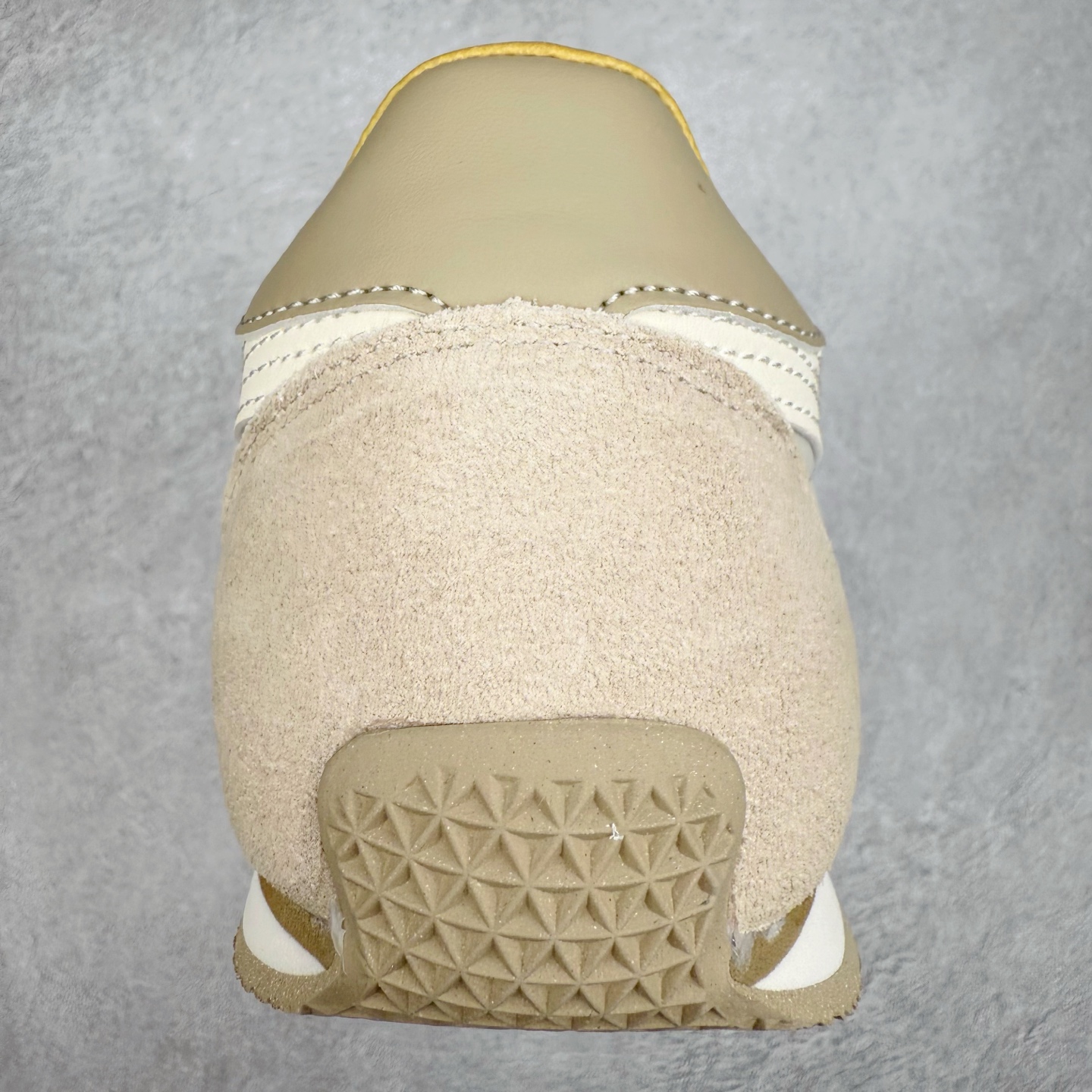 图片[8]-Onitsuka Tiger Runspark 鬼冢虎火星运动系列田径钉复古经典百搭皮革休闲慢跑鞋 鬼塚虎从运动中汲取灵感，并致力于打造融合舒适感受与创新设计的时尚品牌。品牌的设计风格既体现了对传统的致敬，同时也表达了对精致风格和现代创意的推崇。我们提供独具个性的全系列产品，打造从头到脚的整体穿搭。每件产品皆以精湛工艺匠心打造，细节考究，品质出众。尺码：36 37 37.5 38 39 39.5 40.5 41.5 42 42.5 43.5 44 45-选品中心