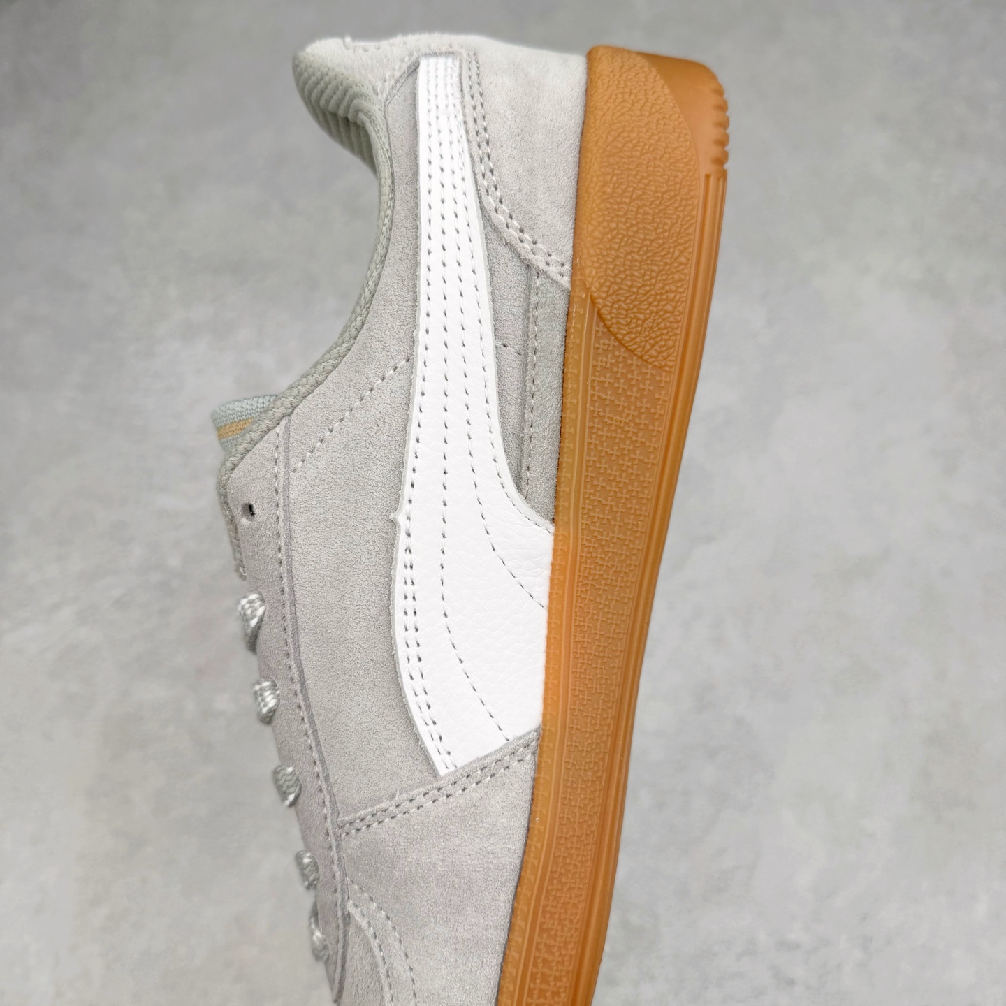 图片[7]-PUMA Palermo Trainer 彪马防滑耐磨低帮德训休闲板鞋 简约又不失设计巧思的帅气风格让它轻松驾驭日常休闲或滑板场合 运动兼具匠心 细节彰显品质 衬垫边缘以提供支撑和灵活性 强化鞋头以承受持续的磨损 耐磨性强 稳定性高 抓地更牢 不易打滑 尺码： 35 36 36.5 37.5 38 38.5 39 40 40.5 41 42 42.5 43 44 45-选品中心