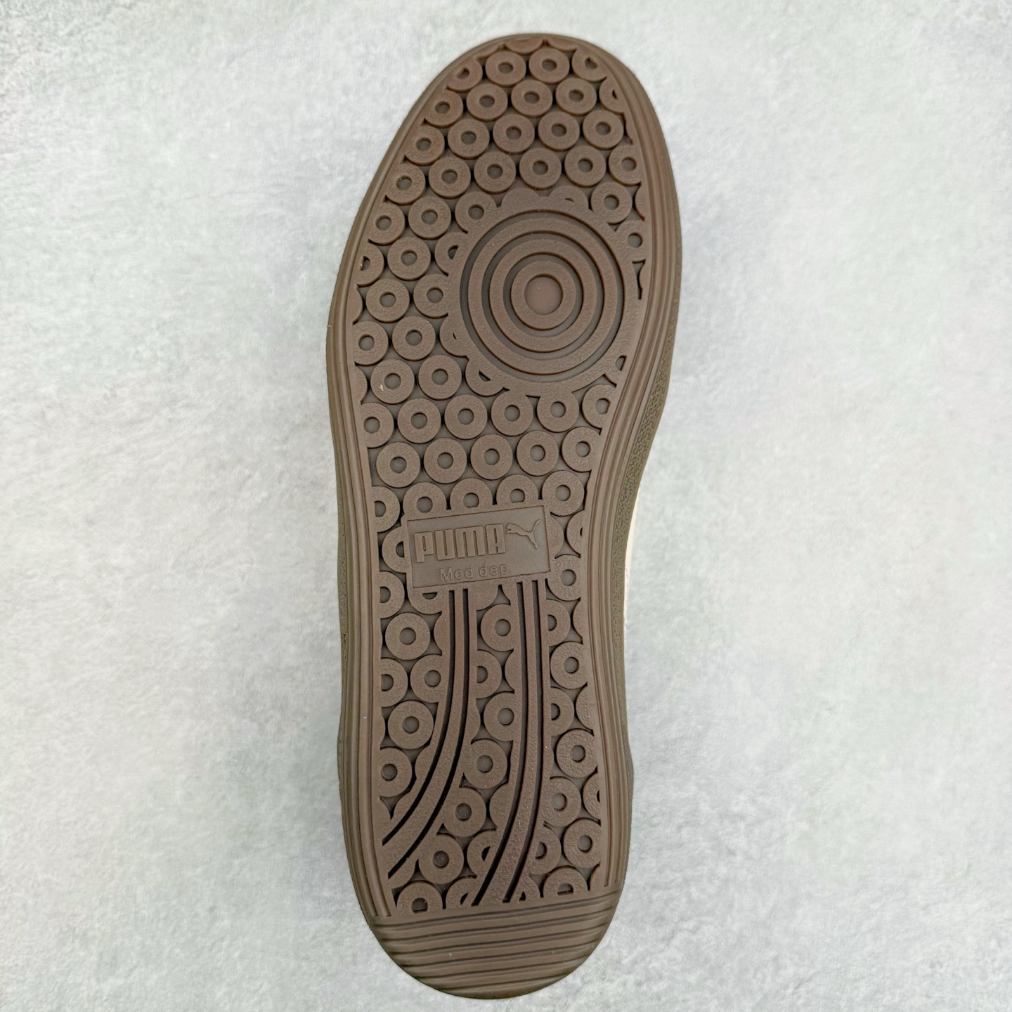 图片[9]-PUMA Palermo Trainer 彪马防滑耐磨低帮德训休闲板鞋 简约又不失设计巧思的帅气风格让它轻松驾驭日常休闲或滑板场合 运动兼具匠心 细节彰显品质 衬垫边缘以提供支撑和灵活性 强化鞋头以承受持续的磨损 耐磨性强 稳定性高 抓地更牢 不易打滑 尺码： 35 36 36.5 37.5 38 38.5 39 40 40.5 41 42 42.5 43 44 45-选品中心