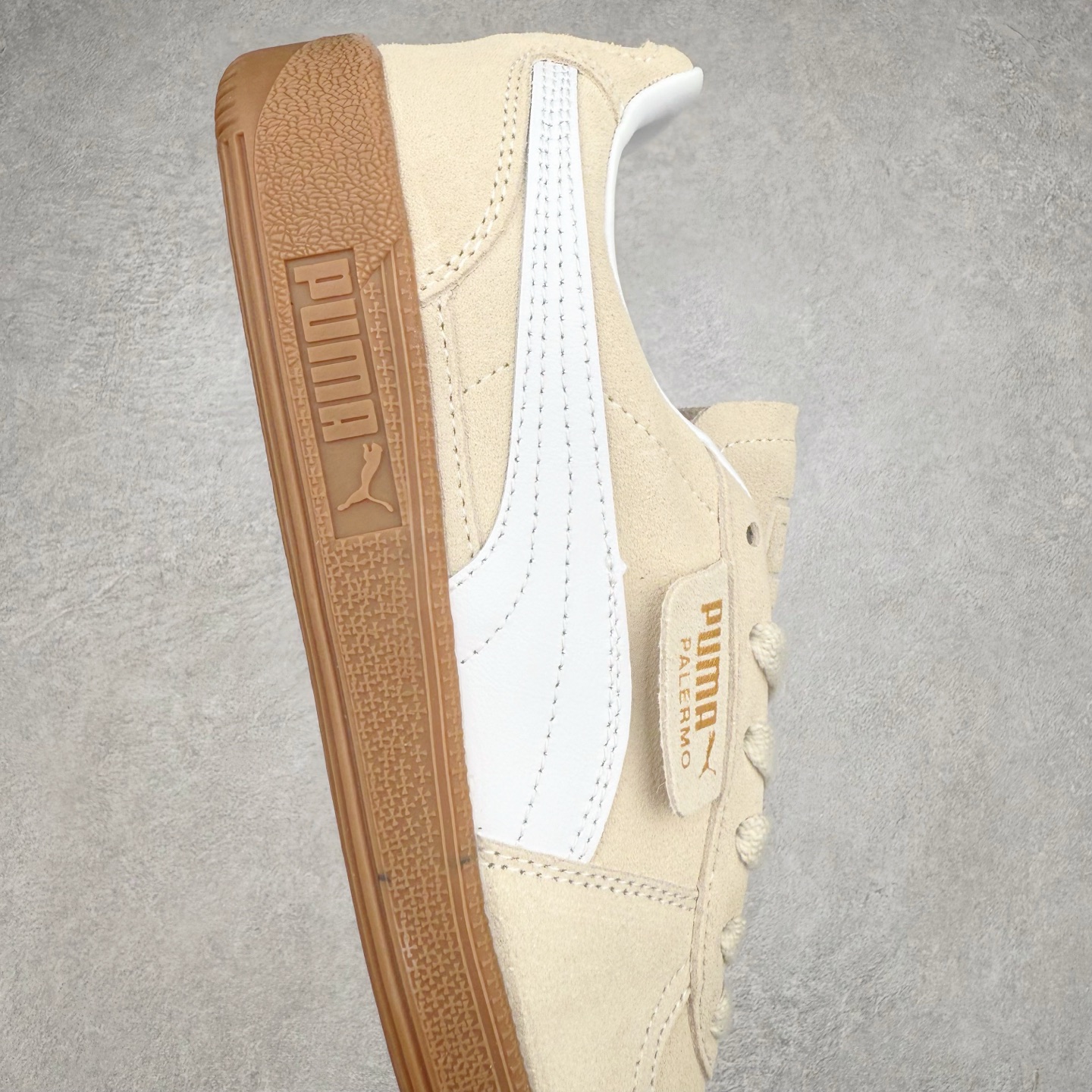 图片[6]-PUMA Palermo Trainer 彪马防滑耐磨低帮德训休闲板鞋 简约又不失设计巧思的帅气风格让它轻松驾驭日常休闲或滑板场合 运动兼具匠心 细节彰显品质 衬垫边缘以提供支撑和灵活性 强化鞋头以承受持续的磨损 耐磨性强 稳定性高 抓地更牢 不易打滑 尺码： 35 36 36.5 37.5 38 38.5 39 40 40.5 41 42 42.5 43 44 45-选品中心