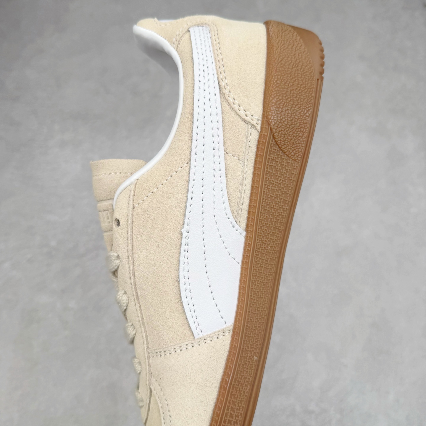 图片[7]-PUMA Palermo Trainer 彪马防滑耐磨低帮德训休闲板鞋 简约又不失设计巧思的帅气风格让它轻松驾驭日常休闲或滑板场合 运动兼具匠心 细节彰显品质 衬垫边缘以提供支撑和灵活性 强化鞋头以承受持续的磨损 耐磨性强 稳定性高 抓地更牢 不易打滑 尺码： 35 36 36.5 37.5 38 38.5 39 40 40.5 41 42 42.5 43 44 45-选品中心