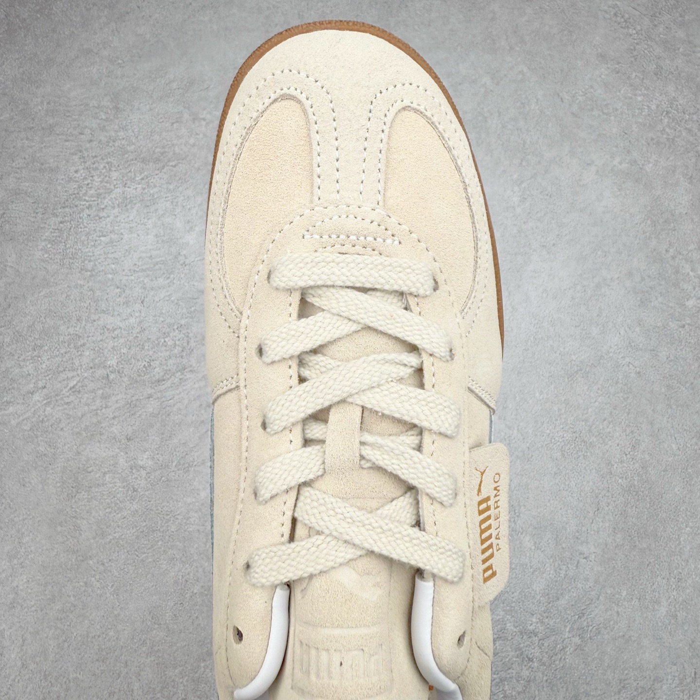 图片[4]-PUMA Palermo Trainer 彪马防滑耐磨低帮德训休闲板鞋 简约又不失设计巧思的帅气风格让它轻松驾驭日常休闲或滑板场合 运动兼具匠心 细节彰显品质 衬垫边缘以提供支撑和灵活性 强化鞋头以承受持续的磨损 耐磨性强 稳定性高 抓地更牢 不易打滑 尺码： 35 36 36.5 37.5 38 38.5 39 40 40.5 41 42 42.5 43 44 45-选品中心