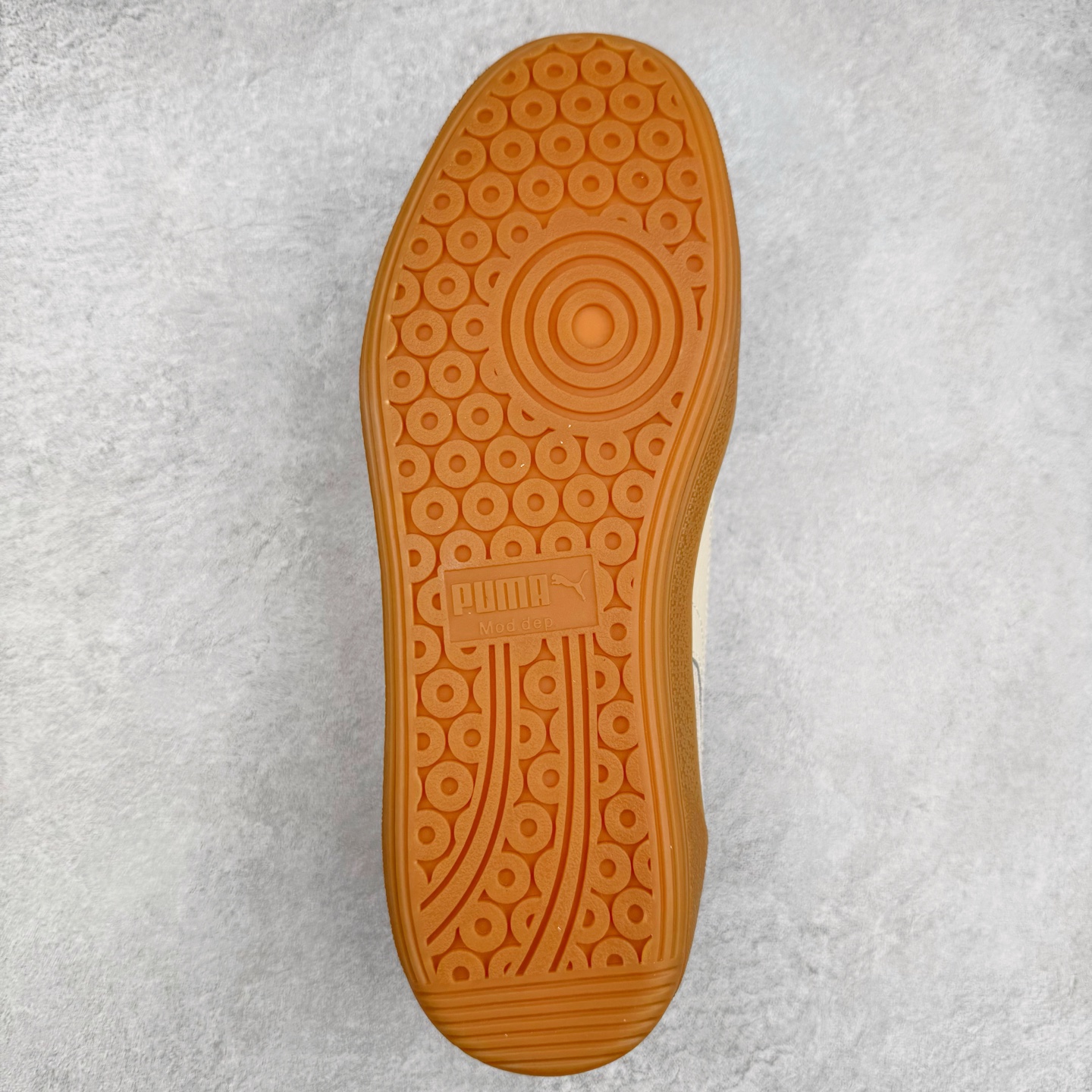 图片[9]-PUMA Palermo Trainer 彪马防滑耐磨低帮德训休闲板鞋 简约又不失设计巧思的帅气风格让它轻松驾驭日常休闲或滑板场合 运动兼具匠心 细节彰显品质 衬垫边缘以提供支撑和灵活性 强化鞋头以承受持续的磨损 耐磨性强 稳定性高 抓地更牢 不易打滑 尺码： 35 36 36.5 37.5 38 38.5 39 40 40.5 41 42 42.5 43 44 45-选品中心