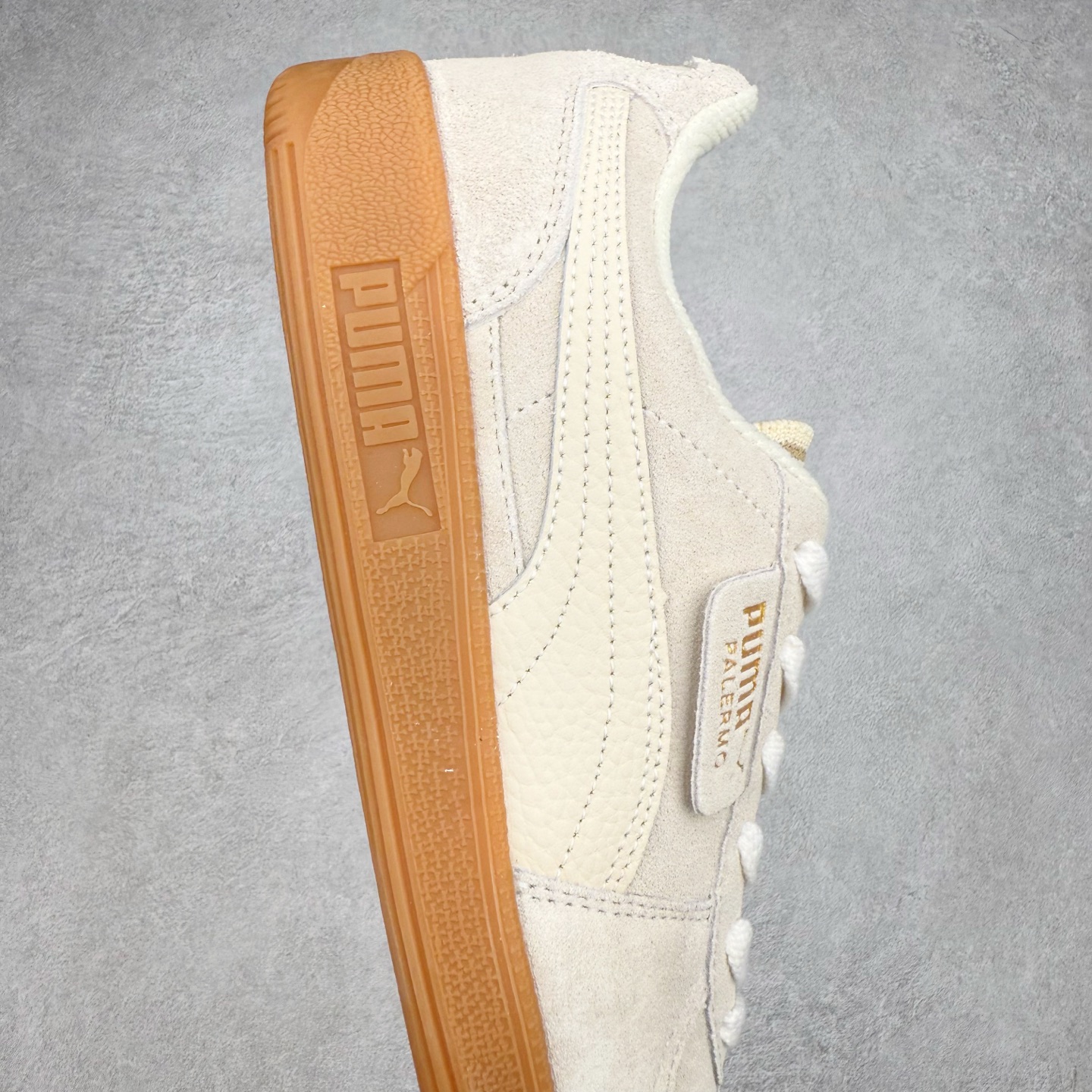 图片[6]-PUMA Palermo Trainer 彪马防滑耐磨低帮德训休闲板鞋 简约又不失设计巧思的帅气风格让它轻松驾驭日常休闲或滑板场合 运动兼具匠心 细节彰显品质 衬垫边缘以提供支撑和灵活性 强化鞋头以承受持续的磨损 耐磨性强 稳定性高 抓地更牢 不易打滑 尺码： 35 36 36.5 37.5 38 38.5 39 40 40.5 41 42 42.5 43 44 45-选品中心