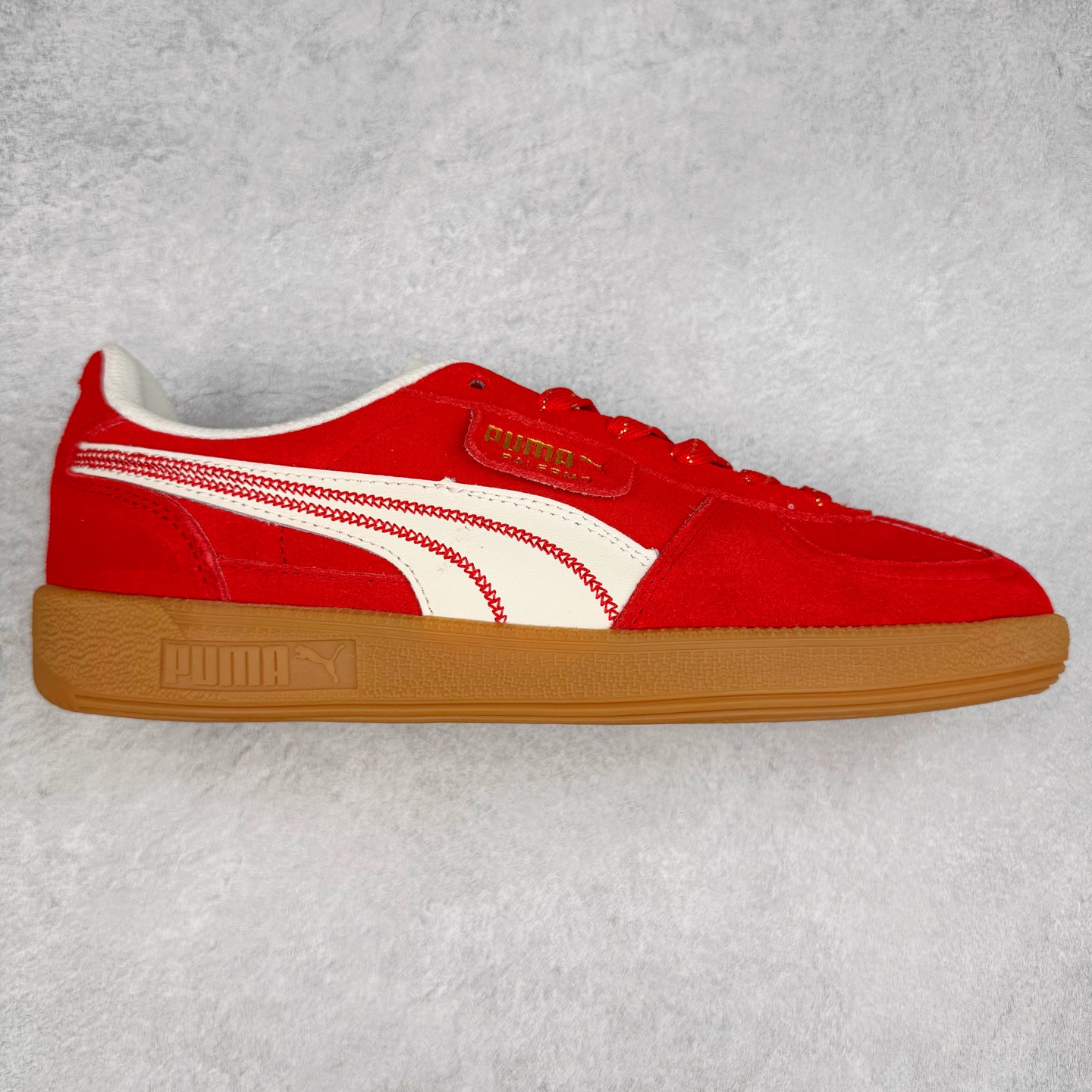 PUMA Palermo Trainer 彪马防滑耐磨低帮德训休闲板鞋 简约又不失设计巧思的帅气风格让它轻松驾驭日常休闲或滑板场合 运动兼具匠心 细节彰显品质 衬垫边缘以提供支撑和灵活性 强化鞋头以承受持续的磨损 耐磨性强 稳定性高 抓地更牢 不易打滑 尺码: 35 36 36.5 37.5 38 38.5 39 40 40.5 41 42 42.5 43 44 45-选品中心