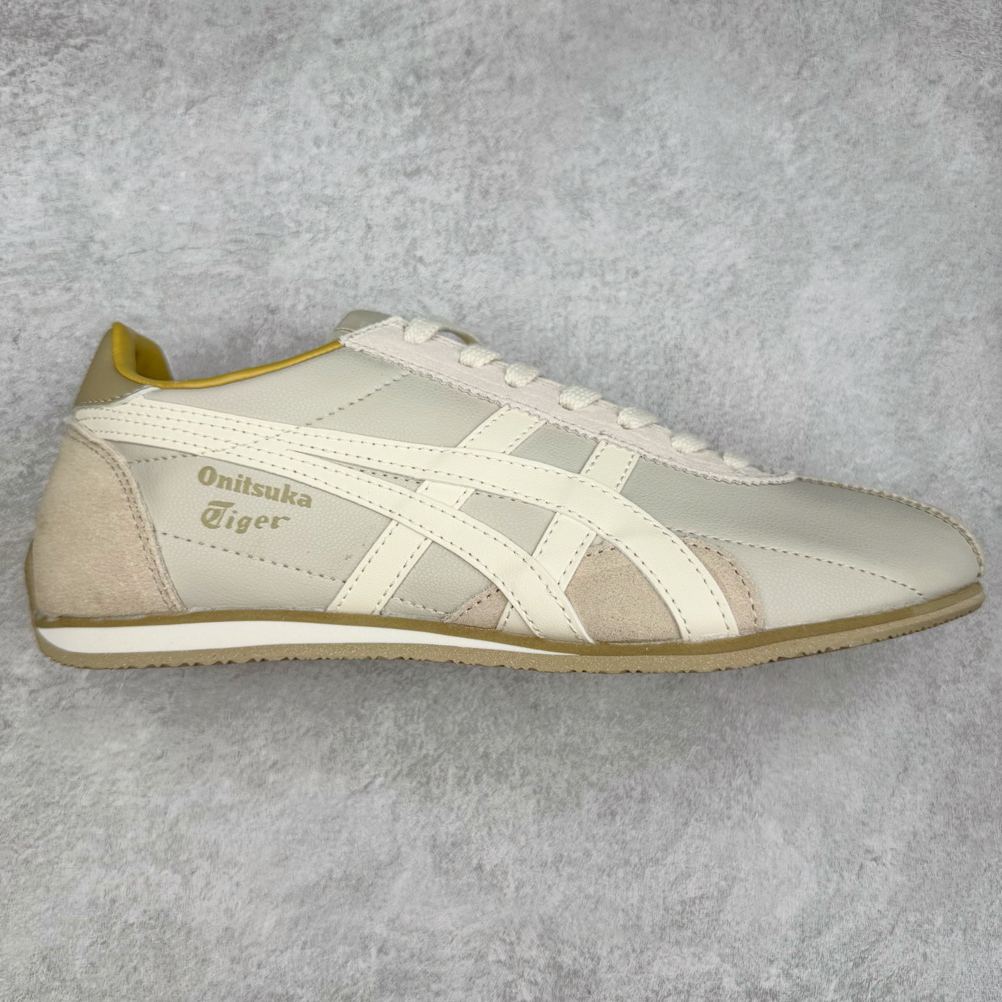 Onitsuka Tiger Runspark 鬼冢虎火星运动系列田径钉复古经典百搭皮革休闲慢跑鞋 鬼塚虎从运动中汲取灵感，并致力于打造融合舒适感受与创新设计的时尚品牌。品牌的设计风格既体现了对传统的致敬，同时也表达了对精致风格和现代创意的推崇。我们提供独具个性的全系列产品，打造从头到脚的整体穿搭。每件产品皆以精湛工艺匠心打造，细节考究，品质出众。尺码：36 37 37.5 38 39 39.5 40.5 41.5 42 42.5 43.5 44 45-选品中心