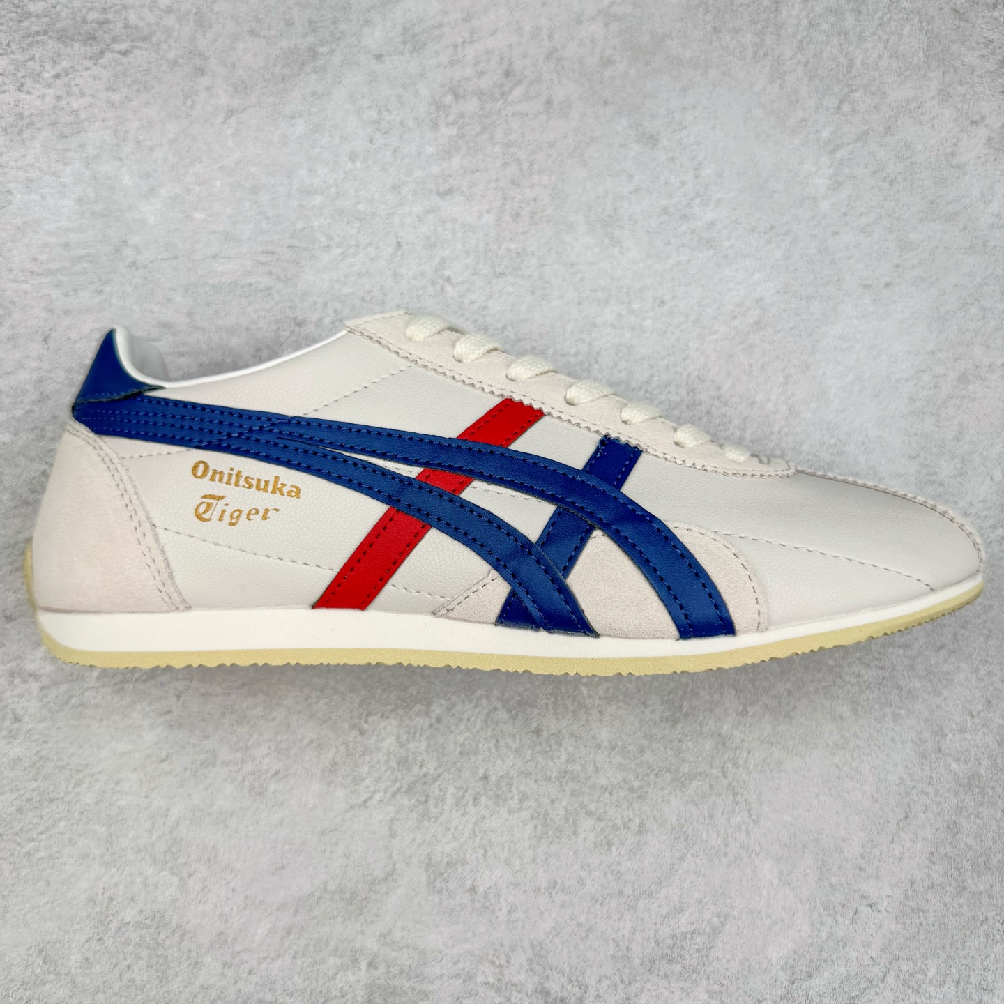 Onitsuka Tiger Runspark 鬼冢虎火星运动系列田径钉复古经典百搭皮革休闲慢跑鞋 鬼塚虎从运动中汲取灵感，并致力于打造融合舒适感受与创新设计的时尚品牌。品牌的设计风格既体现了对传统的致敬，同时也表达了对精致风格和现代创意的推崇。我们提供独具个性的全系列产品，打造从头到脚的整体穿搭。每件产品皆以精湛工艺匠心打造，细节考究，品质出众。尺码：36 37 37.5 38 39 39.5 40.5 41.5 42 42.5 43.5 44 45-选品中心