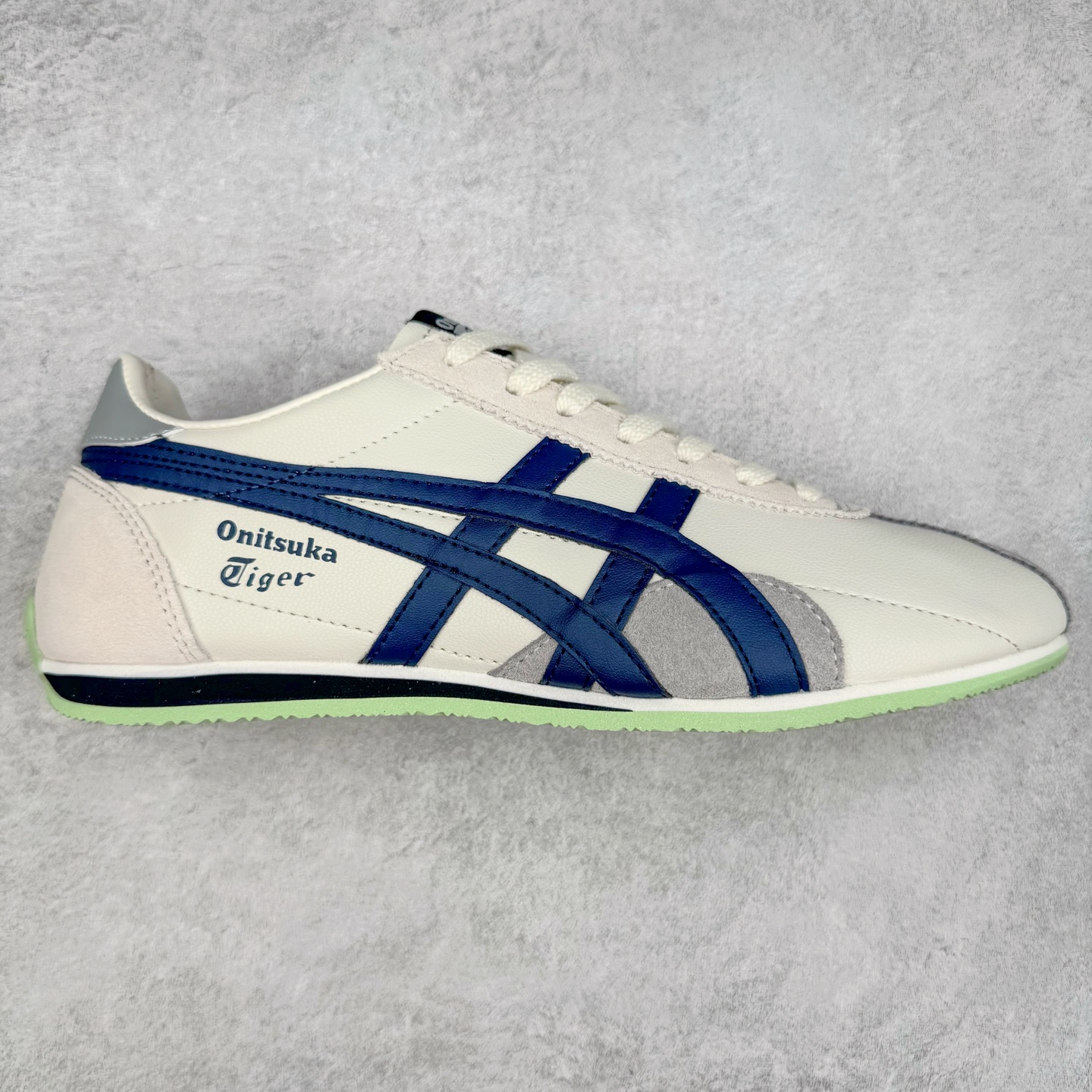 Onitsuka Tiger Runspark 鬼冢虎火星运动系列田径钉复古经典百搭皮革休闲慢跑鞋 鬼塚虎从运动中汲取灵感，并致力于打造融合舒适感受与创新设计的时尚品牌。品牌的设计风格既体现了对传统的致敬，同时也表达了对精致风格和现代创意的推崇。我们提供独具个性的全系列产品，打造从头到脚的整体穿搭。每件产品皆以精湛工艺匠心打造，细节考究，品质出众。尺码：36 37 37.5 38 39 39.5 40.5 41.5 42 42.5 43.5 44 45-选品中心