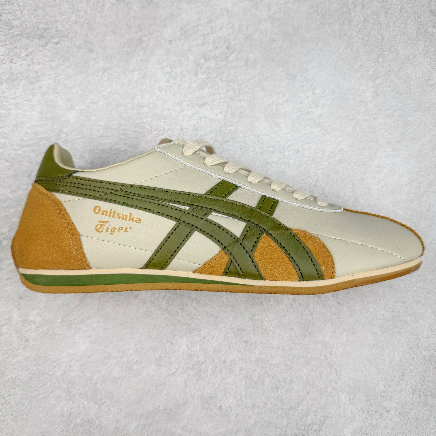 Onitsuka Tiger Runspark 鬼冢虎火星运动系列田径钉复古经典百搭皮革休闲慢跑鞋 鬼塚虎从运动中汲取灵感，并致力于打造融合舒适感受与创新设计的时尚品牌。品牌的设计风格既体现了对传统的致敬，同时也表达了对精致风格和现代创意的推崇。我们提供独具个性的全系列产品，打造从头到脚的整体穿搭。每件产品皆以精湛工艺匠心打造，细节考究，品质出众。尺码：36 37 37.5 38 39 39.5 40.5 41.5 42 42.5 43.5 44 45-选品中心