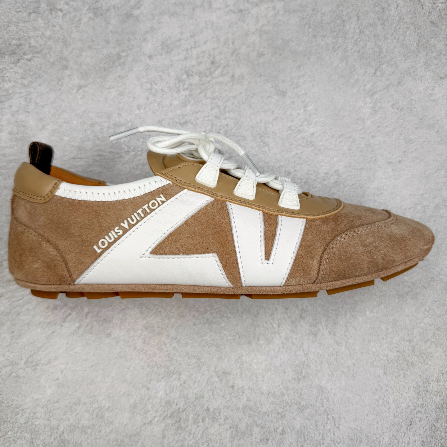 LOUIS VUITTON Sneakerina LV德训鞋 羊皮革 圆头系带 芭蕾风低帮生活休闲鞋 尺码：35 36 37 38 39 40-选品中心