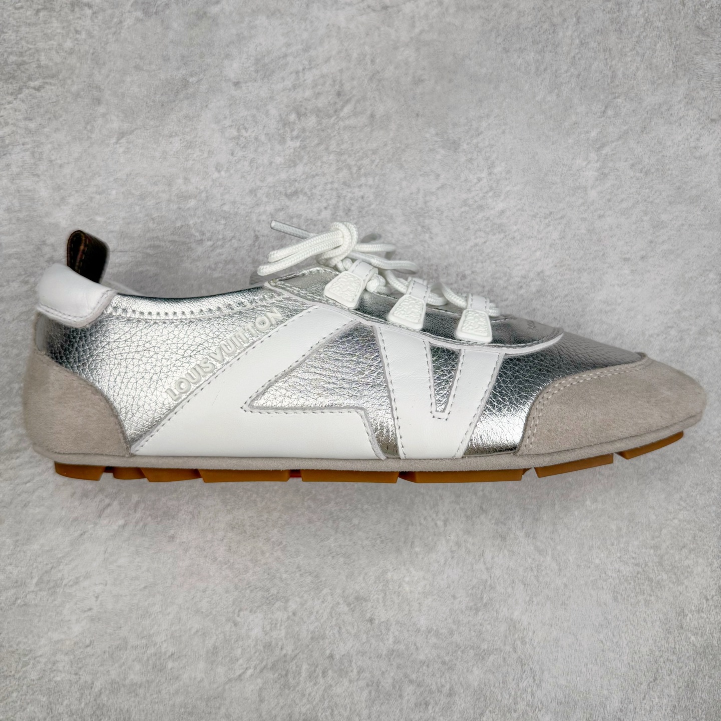 LOUIS VUITTON Sneakerina LV德训鞋 羊皮革 圆头系带 芭蕾风低帮生活休闲鞋 尺码：35 36 37 38 39 40-选品中心